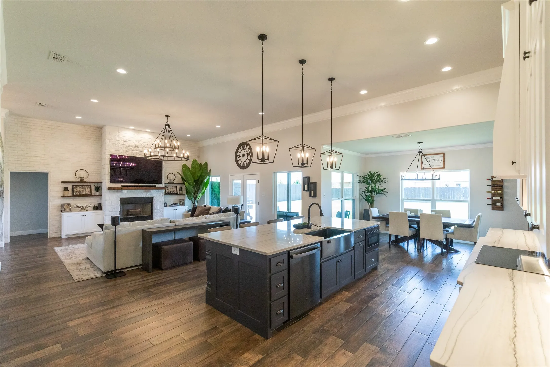 Single Family Residence For Sale in Taylor County , 109 Dorado Court, Abilene, Texas 79602, 4 Bedroom, 3 Bathroom, 3 Garage spaces, 2,990 Sqft, built in 2020, mls#21318765, Real Estate Agent in Abilene, Homes For Sale in Taylor county, Homes For Sale in Abilene, Realtor in Abilene Texas, Real Estate Brokerage Independent Realty Texas, Luminita Cordes Realtor