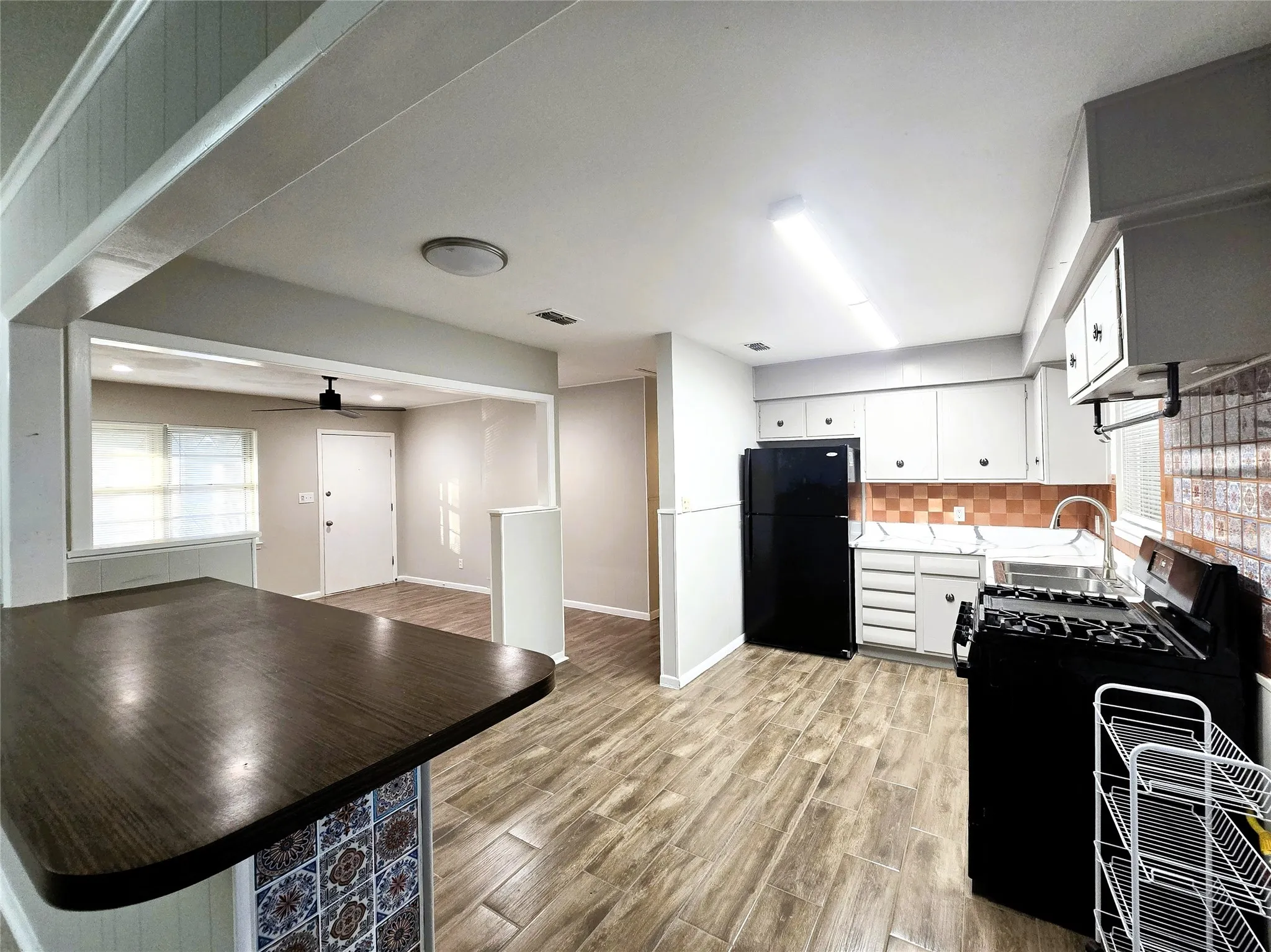 Single Family Residence For Rent in Parker County , 604 E 4th Street, Weatherford, Texas 76086, 3 Bedroom, 2 Bathroom, Garage spaces, 1,322 Sqft, built in 1961, mls#21317030, Real Estate Agent in Weatherford, Homes For Rent in Parker county, Homes For Rent in Weatherford, Realtor in Weatherford Texas, Real Estate Brokerage Independent Realty Texas, Luminita Cordes Realtor
