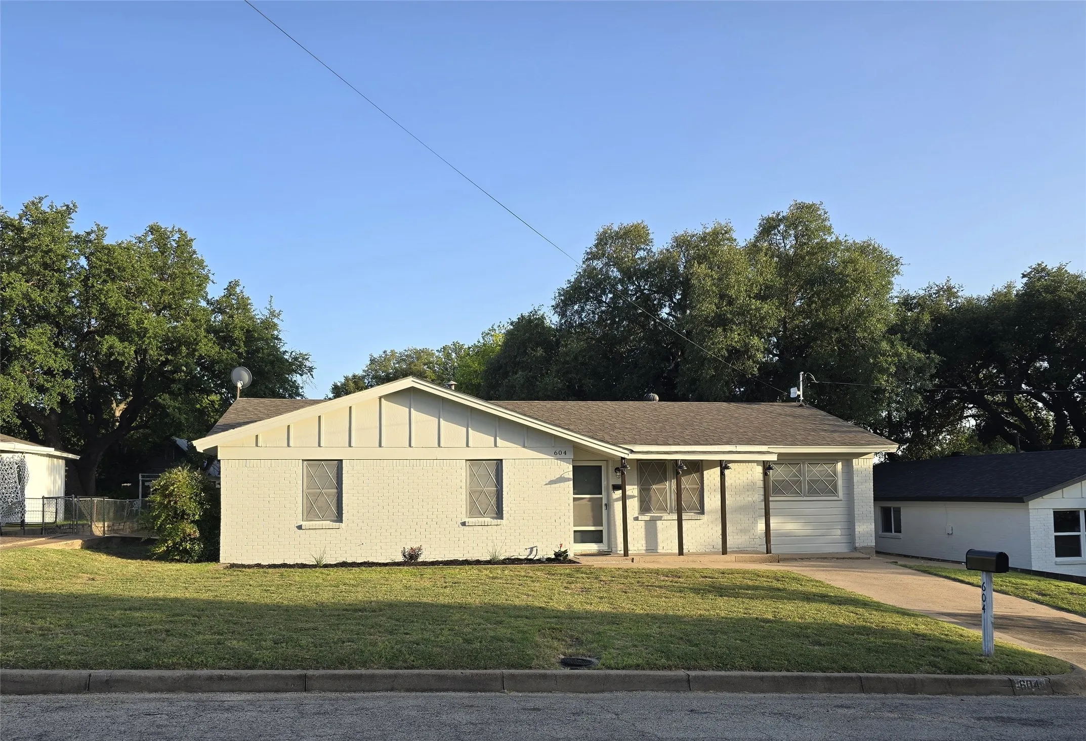Single Family Residence For Rent in Parker County , 604 E 4th Street, Weatherford, Texas 76086, 3 Bedroom, 2 Bathroom, Garage spaces, 1,322 Sqft, built in 1961, mls#21317030, Real Estate Agent in Weatherford, Homes For Rent in Parker county, Homes For Rent in Weatherford, Realtor in Weatherford Texas, Real Estate Brokerage Independent Realty Texas, Luminita Cordes Realtor