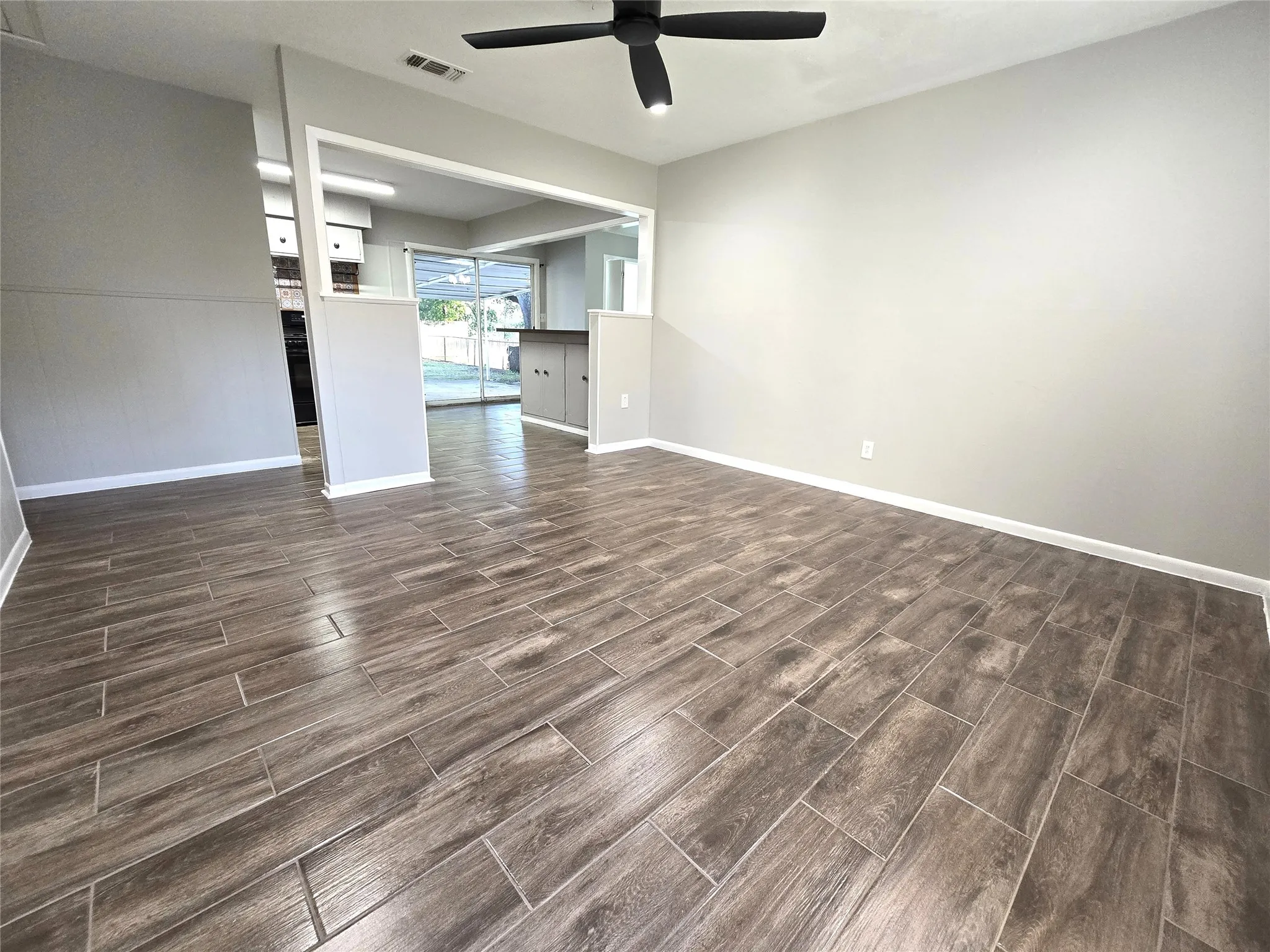 Single Family Residence For Rent in Parker County , 604 E 4th Street, Weatherford, Texas 76086, 3 Bedroom, 2 Bathroom, Garage spaces, 1,322 Sqft, built in 1961, mls#21317030, Real Estate Agent in Weatherford, Homes For Rent in Parker county, Homes For Rent in Weatherford, Realtor in Weatherford Texas, Real Estate Brokerage Independent Realty Texas, Luminita Cordes Realtor
