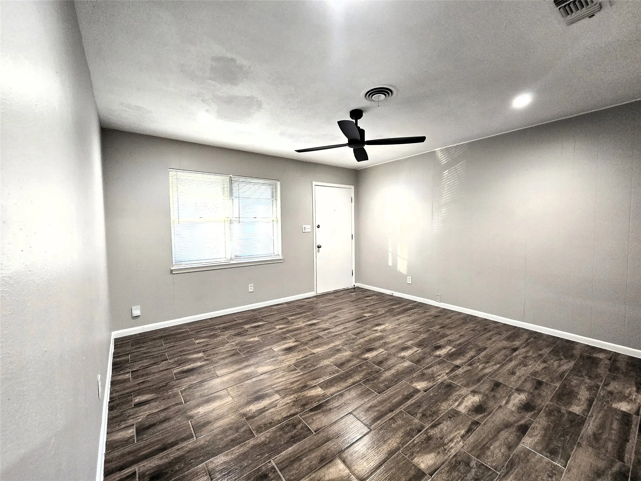 Single Family Residence For Rent in Parker County , 604 E 4th Street, Weatherford, Texas 76086, 3 Bedroom, 2 Bathroom, Garage spaces, 1,322 Sqft, built in 1961, mls#21317030, Real Estate Agent in Weatherford, Homes For Rent in Parker county, Homes For Rent in Weatherford, Realtor in Weatherford Texas, Real Estate Brokerage Independent Realty Texas, Luminita Cordes Realtor