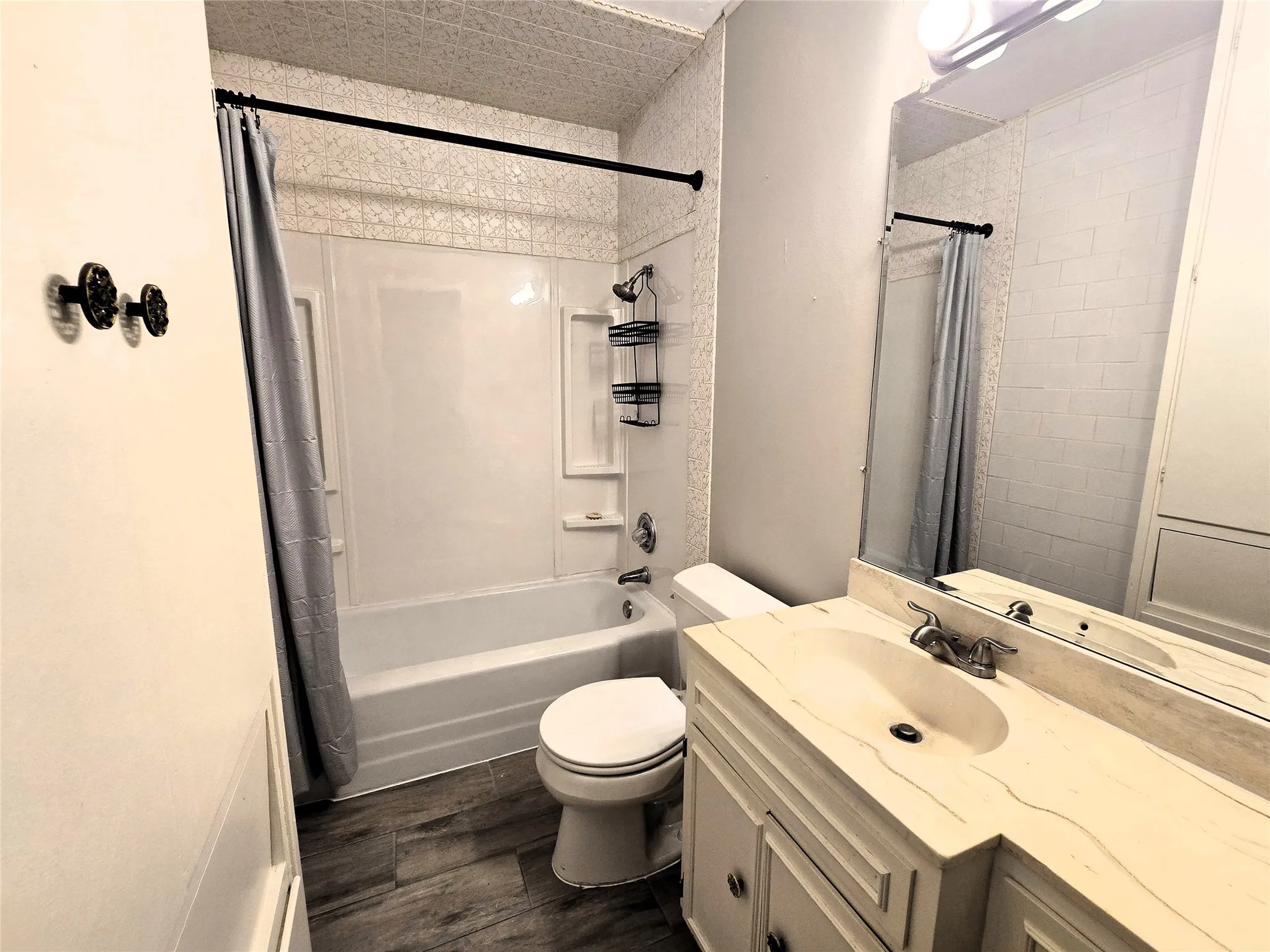 Single Family Residence For Rent in Parker County , 604 E 4th Street, Weatherford, Texas 76086, 3 Bedroom, 2 Bathroom, Garage spaces, 1,322 Sqft, built in 1961, mls#21317030, Real Estate Agent in Weatherford, Homes For Rent in Parker county, Homes For Rent in Weatherford, Realtor in Weatherford Texas, Real Estate Brokerage Independent Realty Texas, Luminita Cordes Realtor