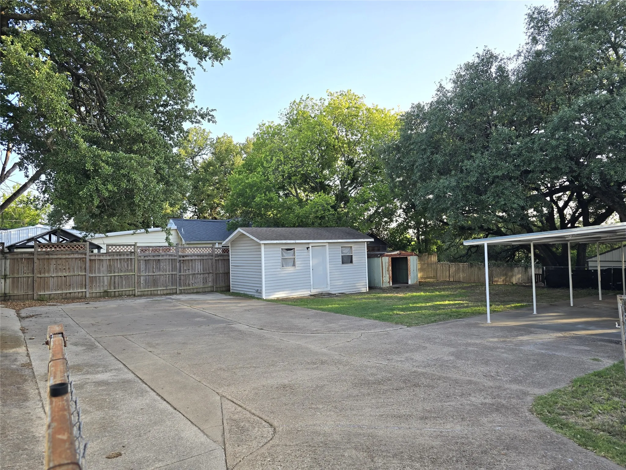 Single Family Residence For Rent in Parker County , 604 E 4th Street, Weatherford, Texas 76086, 3 Bedroom, 2 Bathroom, Garage spaces, 1,322 Sqft, built in 1961, mls#21317030, Real Estate Agent in Weatherford, Homes For Rent in Parker county, Homes For Rent in Weatherford, Realtor in Weatherford Texas, Real Estate Brokerage Independent Realty Texas, Luminita Cordes Realtor