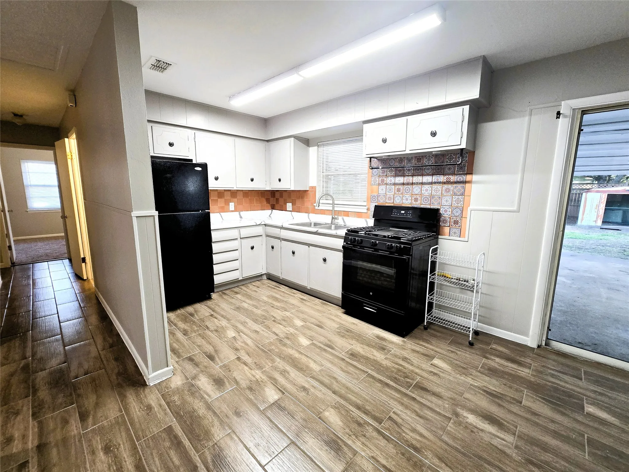 Single Family Residence For Rent in Parker County , 604 E 4th Street, Weatherford, Texas 76086, 3 Bedroom, 2 Bathroom, Garage spaces, 1,322 Sqft, built in 1961, mls#21317030, Real Estate Agent in Weatherford, Homes For Rent in Parker county, Homes For Rent in Weatherford, Realtor in Weatherford Texas, Real Estate Brokerage Independent Realty Texas, Luminita Cordes Realtor