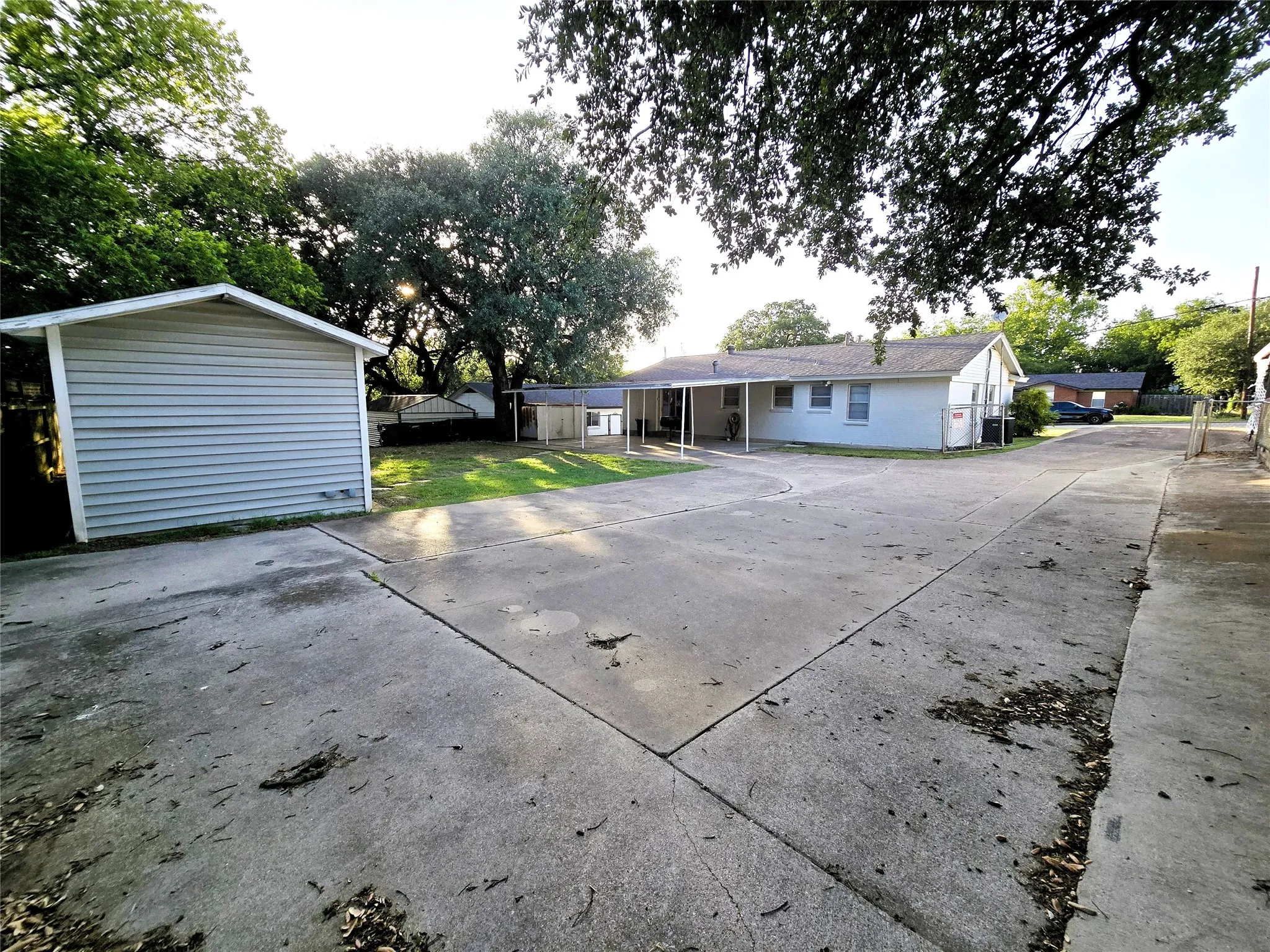 Single Family Residence For Rent in Parker County , 604 E 4th Street, Weatherford, Texas 76086, 3 Bedroom, 2 Bathroom, Garage spaces, 1,322 Sqft, built in 1961, mls#21317030, Real Estate Agent in Weatherford, Homes For Rent in Parker county, Homes For Rent in Weatherford, Realtor in Weatherford Texas, Real Estate Brokerage Independent Realty Texas, Luminita Cordes Realtor