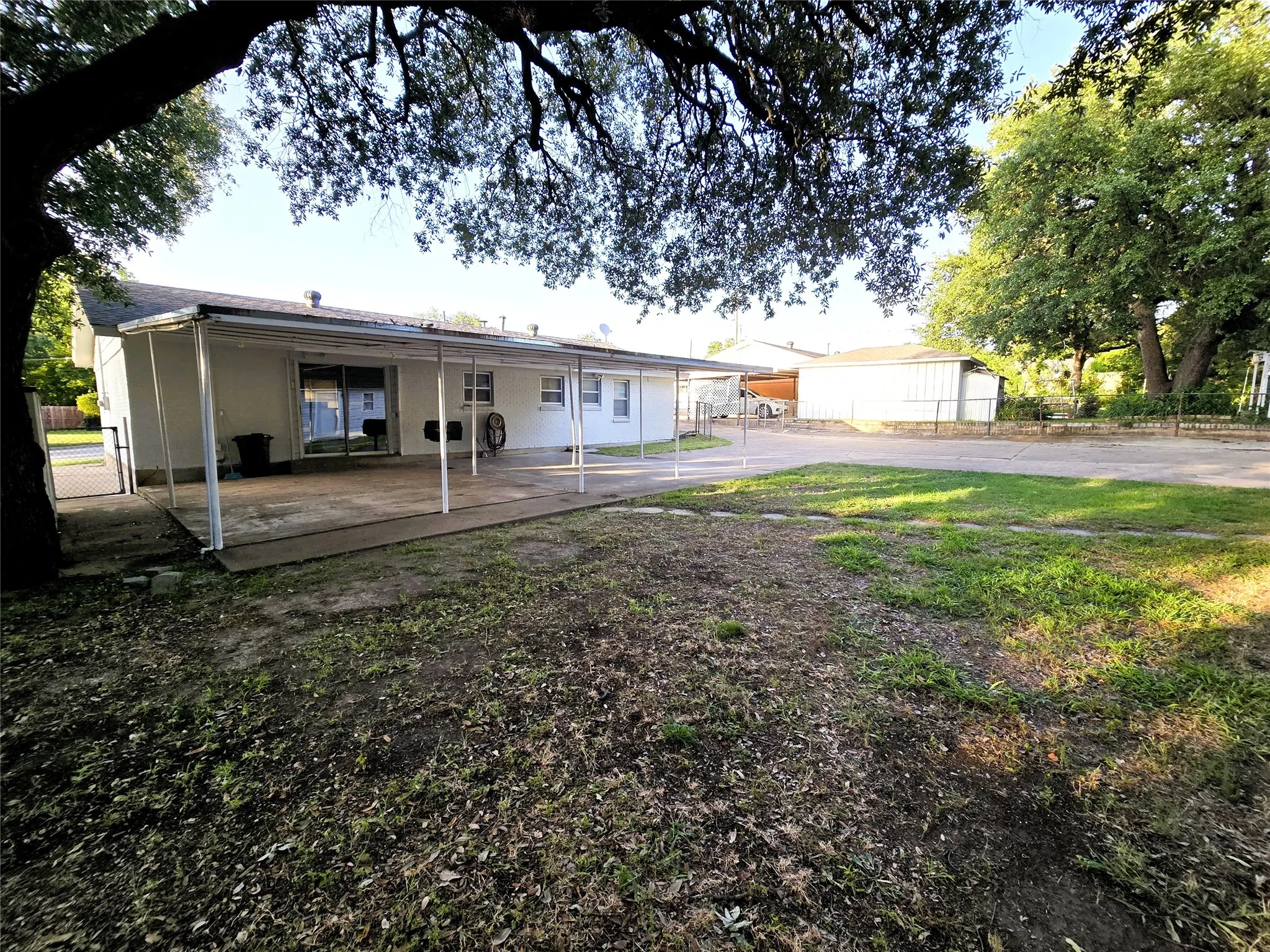 Single Family Residence For Rent in Parker County , 604 E 4th Street, Weatherford, Texas 76086, 3 Bedroom, 2 Bathroom, Garage spaces, 1,322 Sqft, built in 1961, mls#21317030, Real Estate Agent in Weatherford, Homes For Rent in Parker county, Homes For Rent in Weatherford, Realtor in Weatherford Texas, Real Estate Brokerage Independent Realty Texas, Luminita Cordes Realtor