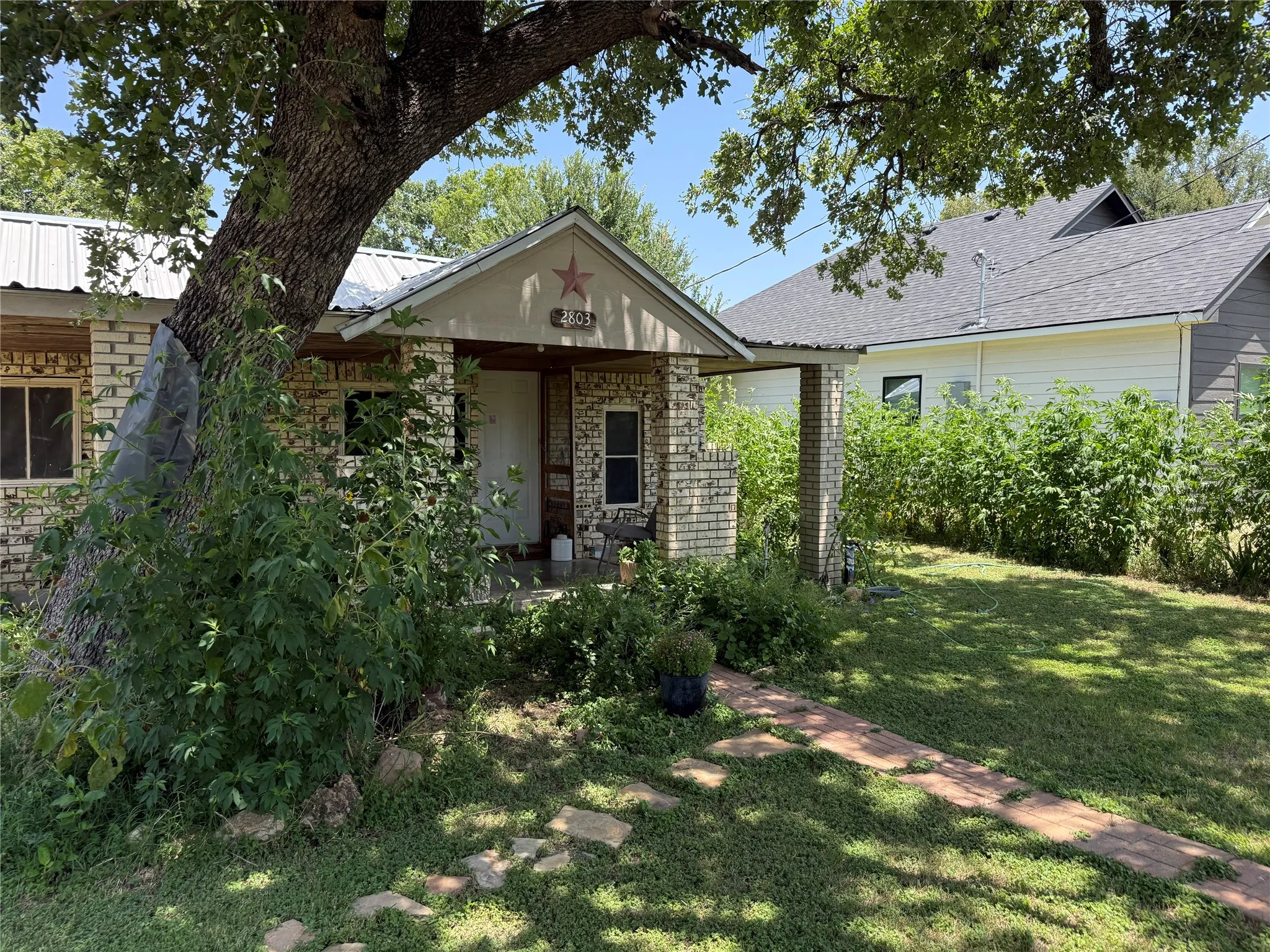 Single Family Residence For Sale in Brown County , 2803 Avenue C, Brownwood, Texas 76801, 3 Bedroom, 1 Bathroom, Garage spaces, 1,026 Sqft, built in 0, mls#21318784, Real Estate Agent in Brownwood, Homes For Sale in Brown county, Homes For Sale in Brownwood, Realtor in Brownwood Texas, Real Estate Brokerage Independent Realty Texas, Luminita Cordes Realtor