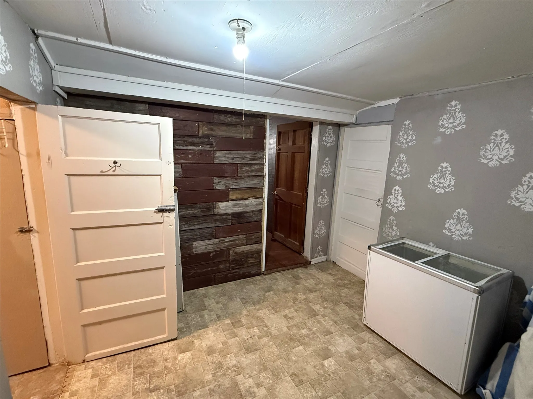 Single Family Residence For Sale in Brown County , 2803 Avenue C, Brownwood, Texas 76801, 3 Bedroom, 1 Bathroom, Garage spaces, 1,026 Sqft, built in 0, mls#21318784, Real Estate Agent in Brownwood, Homes For Sale in Brown county, Homes For Sale in Brownwood, Realtor in Brownwood Texas, Real Estate Brokerage Independent Realty Texas, Luminita Cordes Realtor