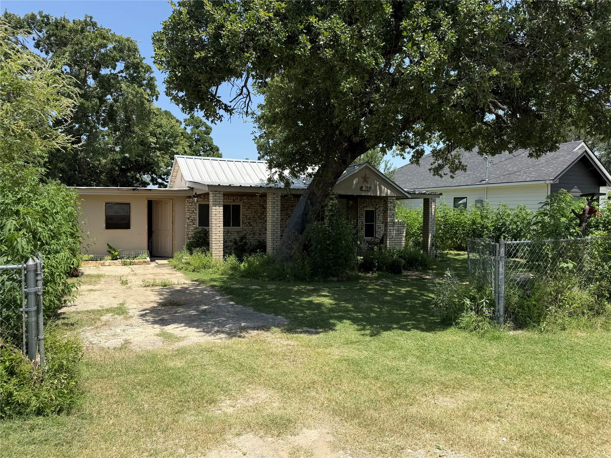 Single Family Residence For Sale in Brown County , 2803 Avenue C, Brownwood, Texas 76801, 3 Bedroom, 1 Bathroom, Garage spaces, 1,026 Sqft, built in 0, mls#21318784, Real Estate Agent in Brownwood, Homes For Sale in Brown county, Homes For Sale in Brownwood, Realtor in Brownwood Texas, Real Estate Brokerage Independent Realty Texas, Luminita Cordes Realtor
