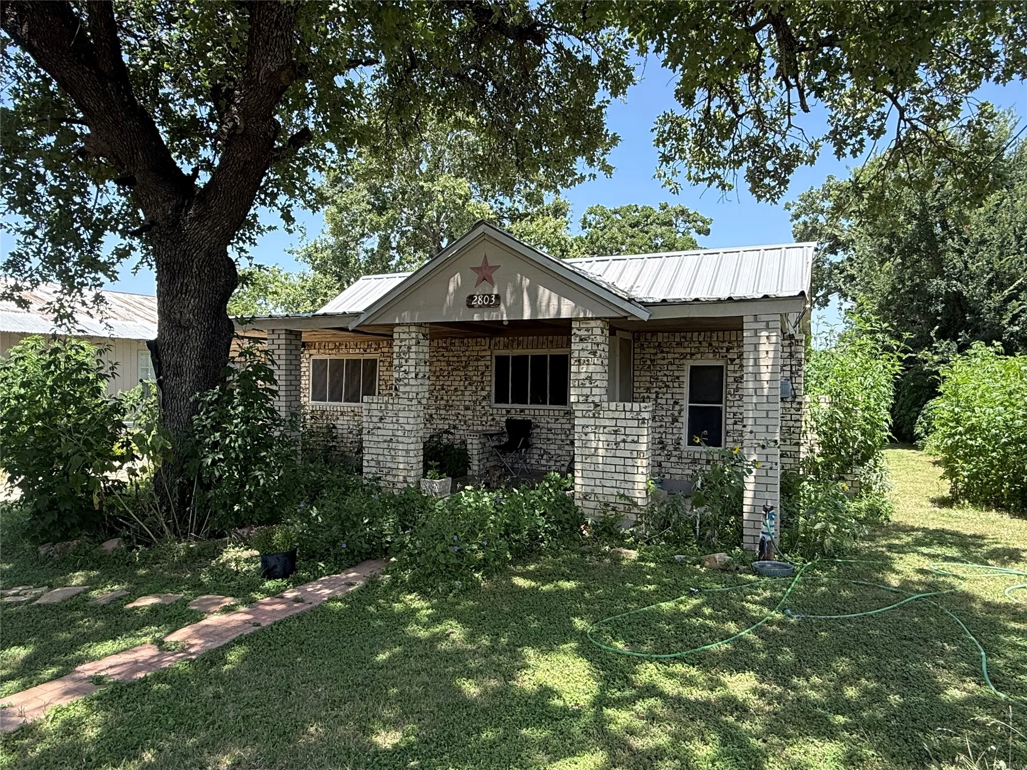 Single Family Residence For Sale in Brown County , 2803 Avenue C, Brownwood, Texas 76801, 3 Bedroom, 1 Bathroom, Garage spaces, 1,026 Sqft, built in 0, mls#21318784, Real Estate Agent in Brownwood, Homes For Sale in Brown county, Homes For Sale in Brownwood, Realtor in Brownwood Texas, Real Estate Brokerage Independent Realty Texas, Luminita Cordes Realtor