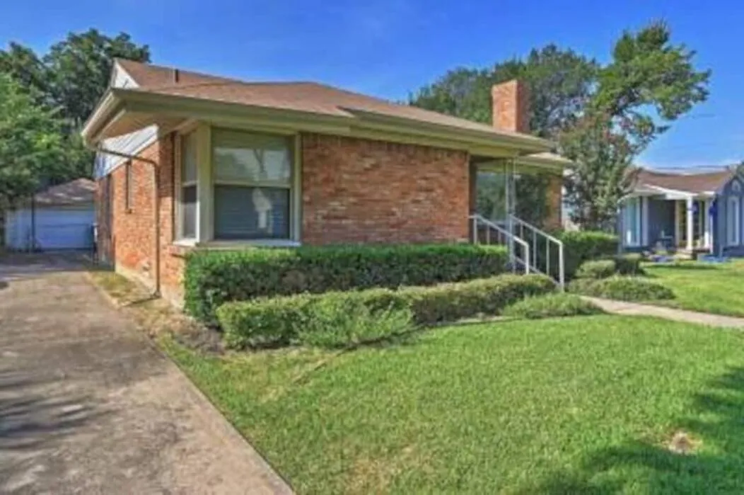 Single Family Residence For Sale in Dallas County , 3708 Park Lane, Dallas, Texas 75220, 2 Bedroom, 1 Bathroom, 2 Garage spaces, 1,378 Sqft, built in 1950, mls#21318781, Real Estate Agent in Dallas, Homes For Sale in Dallas county, Homes For Sale in Dallas, Realtor in Dallas Texas, Real Estate Brokerage Independent Realty Texas, Luminita Cordes Realtor