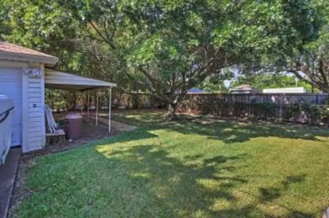 Single Family Residence For Sale in Dallas County , 3708 Park Lane, Dallas, Texas 75220, 2 Bedroom, 1 Bathroom, 2 Garage spaces, 1,378 Sqft, built in 1950, mls#21318781, Real Estate Agent in Dallas, Homes For Sale in Dallas county, Homes For Sale in Dallas, Realtor in Dallas Texas, Real Estate Brokerage Independent Realty Texas, Luminita Cordes Realtor