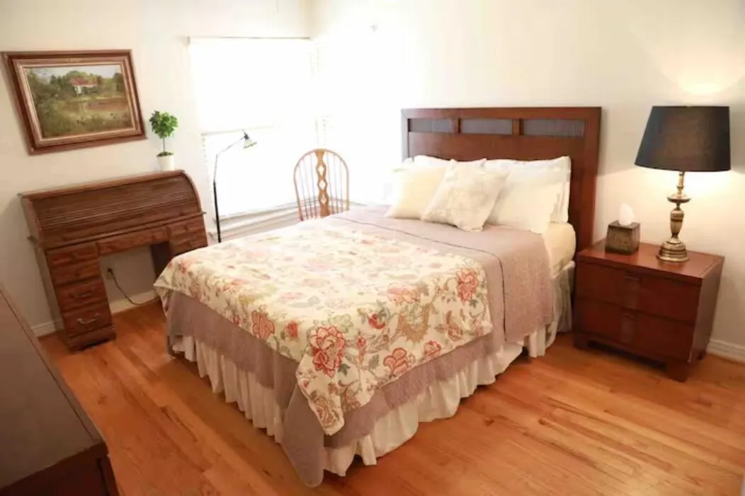 Single Family Residence For Sale in Dallas County , 3708 Park Lane, Dallas, Texas 75220, 2 Bedroom, 1 Bathroom, 2 Garage spaces, 1,378 Sqft, built in 1950, mls#21318781, Real Estate Agent in Dallas, Homes For Sale in Dallas county, Homes For Sale in Dallas, Realtor in Dallas Texas, Real Estate Brokerage Independent Realty Texas, Luminita Cordes Realtor