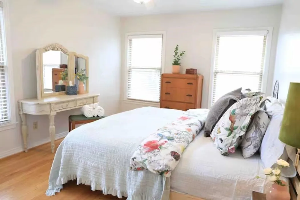 Single Family Residence For Sale in Dallas County , 3708 Park Lane, Dallas, Texas 75220, 2 Bedroom, 1 Bathroom, 2 Garage spaces, 1,378 Sqft, built in 1950, mls#21318781, Real Estate Agent in Dallas, Homes For Sale in Dallas county, Homes For Sale in Dallas, Realtor in Dallas Texas, Real Estate Brokerage Independent Realty Texas, Luminita Cordes Realtor