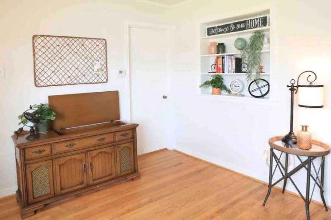 Single Family Residence For Sale in Dallas County , 3708 Park Lane, Dallas, Texas 75220, 2 Bedroom, 1 Bathroom, 2 Garage spaces, 1,378 Sqft, built in 1950, mls#21318781, Real Estate Agent in Dallas, Homes For Sale in Dallas county, Homes For Sale in Dallas, Realtor in Dallas Texas, Real Estate Brokerage Independent Realty Texas, Luminita Cordes Realtor