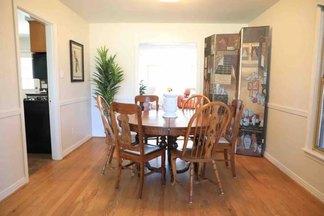 Single Family Residence For Sale in Dallas County , 3708 Park Lane, Dallas, Texas 75220, 2 Bedroom, 1 Bathroom, 2 Garage spaces, 1,378 Sqft, built in 1950, mls#21318781, Real Estate Agent in Dallas, Homes For Sale in Dallas county, Homes For Sale in Dallas, Realtor in Dallas Texas, Real Estate Brokerage Independent Realty Texas, Luminita Cordes Realtor