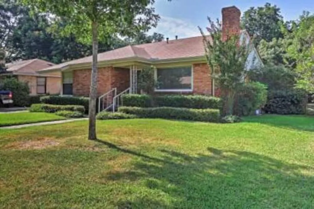 Single Family Residence For Sale in Dallas County , 3708 Park Lane, Dallas, Texas 75220, 2 Bedroom, 1 Bathroom, 2 Garage spaces, 1,378 Sqft, built in 1950, mls#21318781, Real Estate Agent in Dallas, Homes For Sale in Dallas county, Homes For Sale in Dallas, Realtor in Dallas Texas, Real Estate Brokerage Independent Realty Texas, Luminita Cordes Realtor