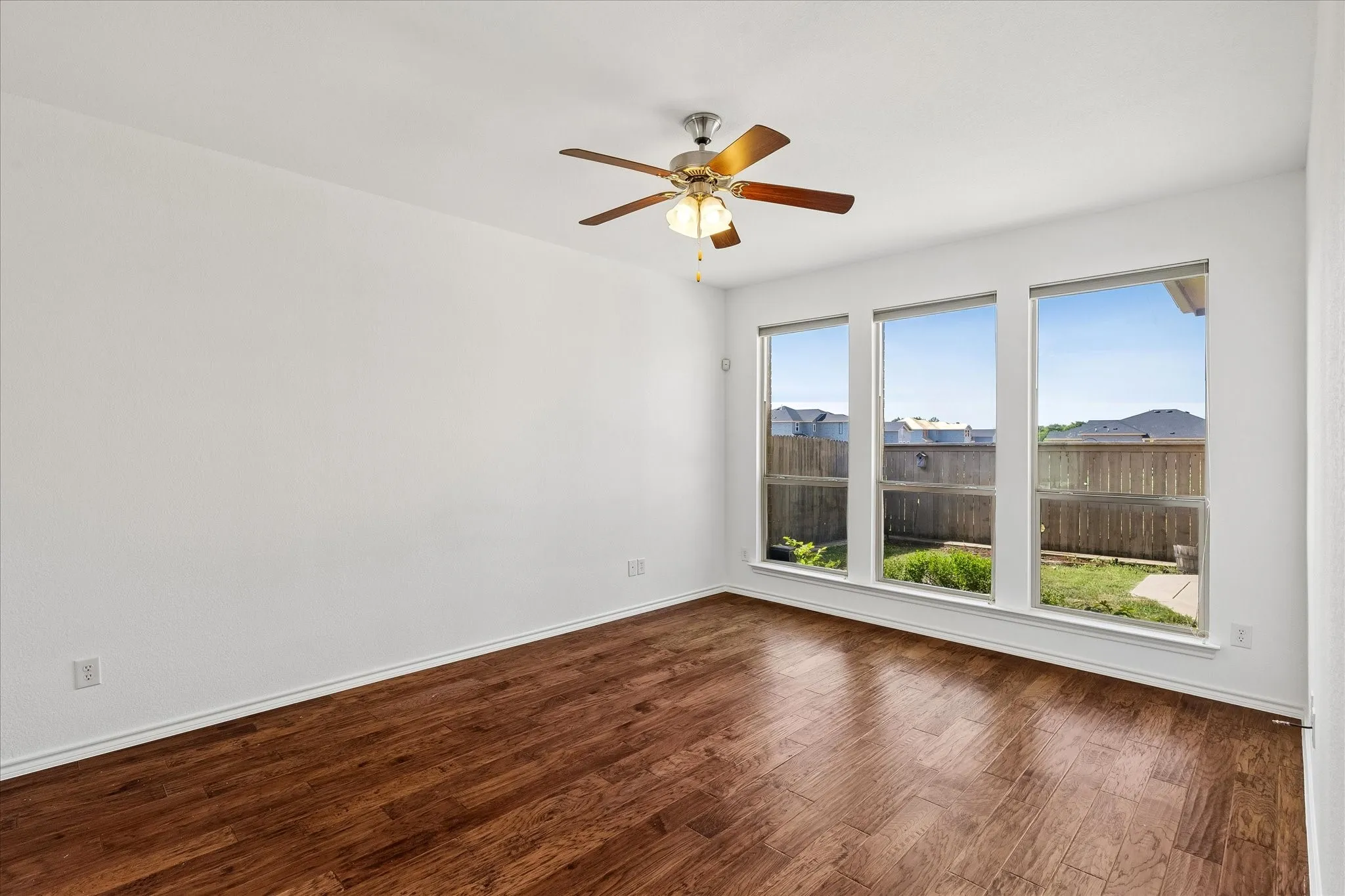Single Family Residence For Sale in Tarrant County , 5109 Carnoustie Trail, Arlington, Texas 76001, 3 Bedroom, 2 Bathroom, 2 Garage spaces, 1,864 Sqft, built in 2011, mls#21318756, Real Estate Agent in Arlington, Homes For Sale in Tarrant county, Homes For Sale in Arlington, Realtor in Arlington Texas, Real Estate Brokerage Independent Realty Texas, Luminita Cordes Realtor