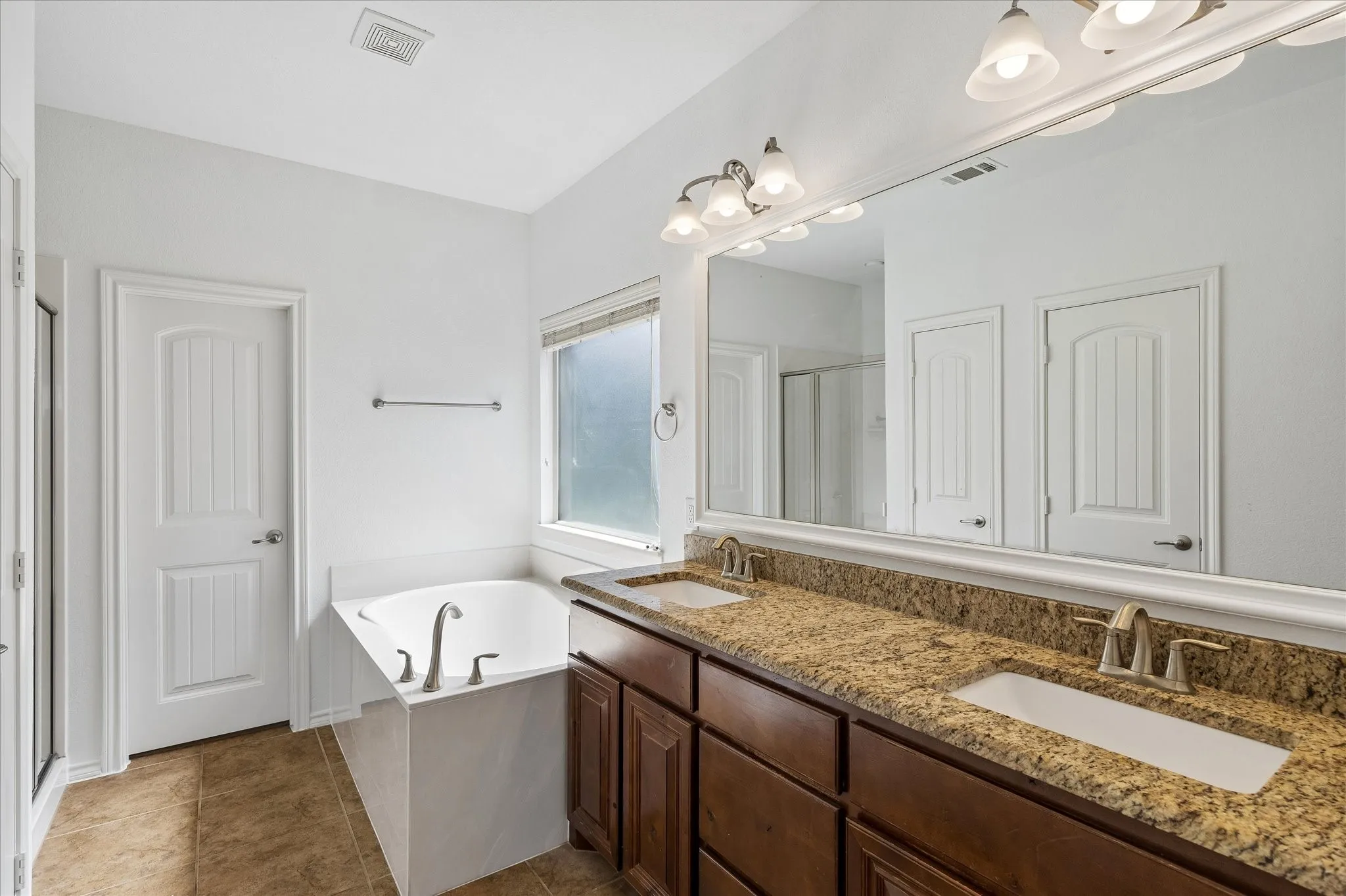 Single Family Residence For Sale in Tarrant County , 5109 Carnoustie Trail, Arlington, Texas 76001, 3 Bedroom, 2 Bathroom, 2 Garage spaces, 1,864 Sqft, built in 2011, mls#21318756, Real Estate Agent in Arlington, Homes For Sale in Tarrant county, Homes For Sale in Arlington, Realtor in Arlington Texas, Real Estate Brokerage Independent Realty Texas, Luminita Cordes Realtor