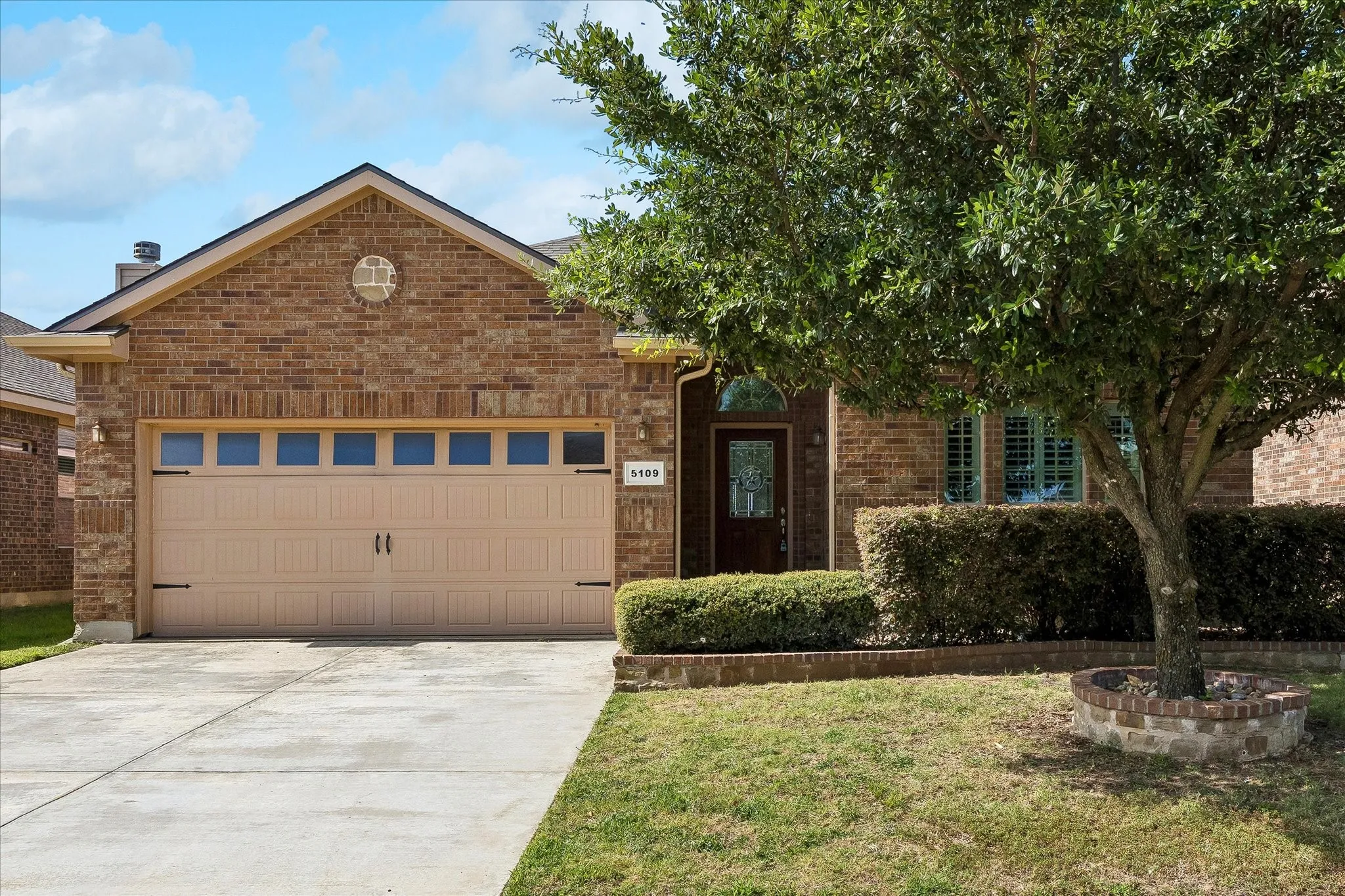 Single Family Residence For Sale in Tarrant County , 5109 Carnoustie Trail, Arlington, Texas 76001, 3 Bedroom, 2 Bathroom, 2 Garage spaces, 1,864 Sqft, built in 2011, mls#21318756, Real Estate Agent in Arlington, Homes For Sale in Tarrant county, Homes For Sale in Arlington, Realtor in Arlington Texas, Real Estate Brokerage Independent Realty Texas, Luminita Cordes Realtor