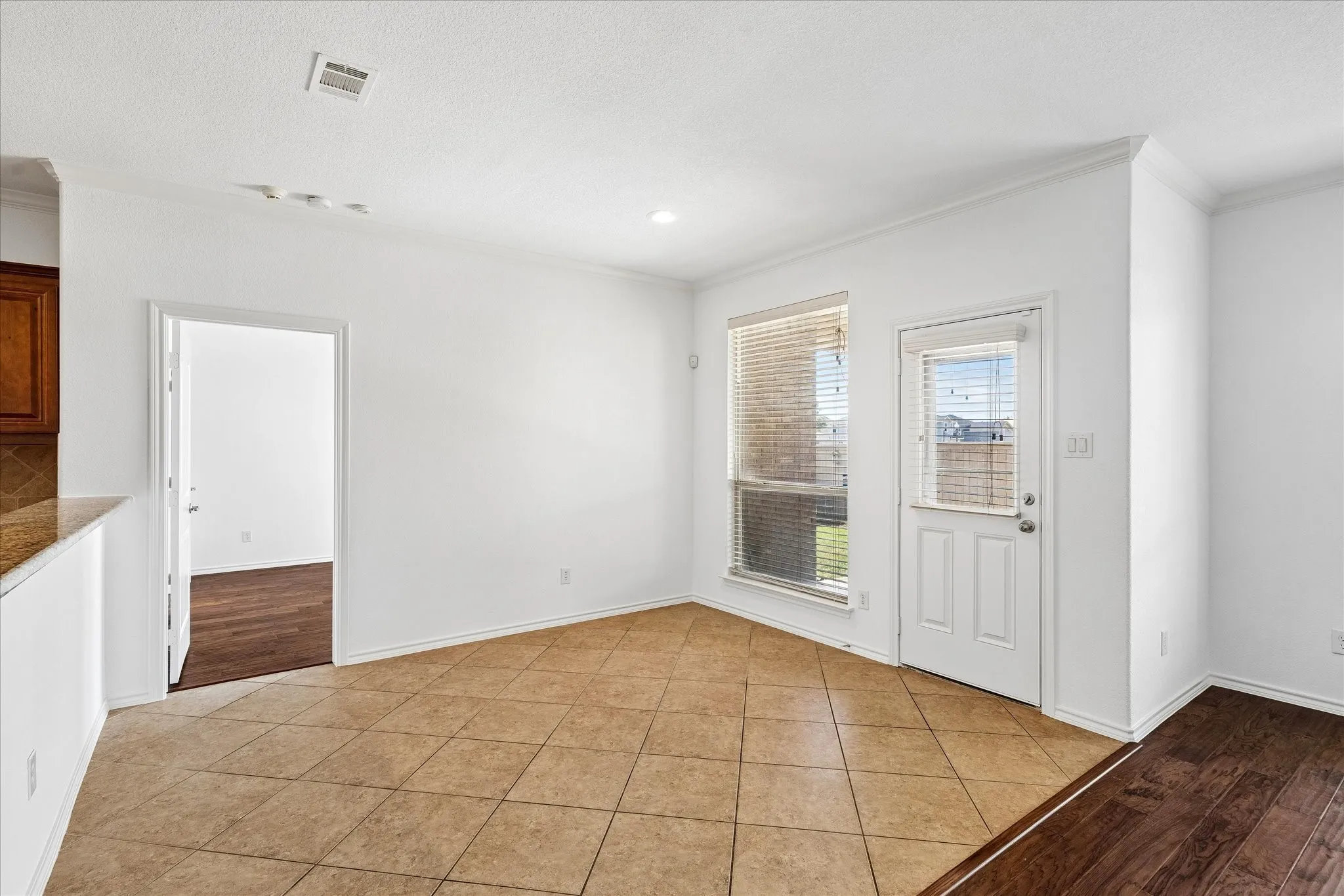 Single Family Residence For Sale in Tarrant County , 5109 Carnoustie Trail, Arlington, Texas 76001, 3 Bedroom, 2 Bathroom, 2 Garage spaces, 1,864 Sqft, built in 2011, mls#21318756, Real Estate Agent in Arlington, Homes For Sale in Tarrant county, Homes For Sale in Arlington, Realtor in Arlington Texas, Real Estate Brokerage Independent Realty Texas, Luminita Cordes Realtor