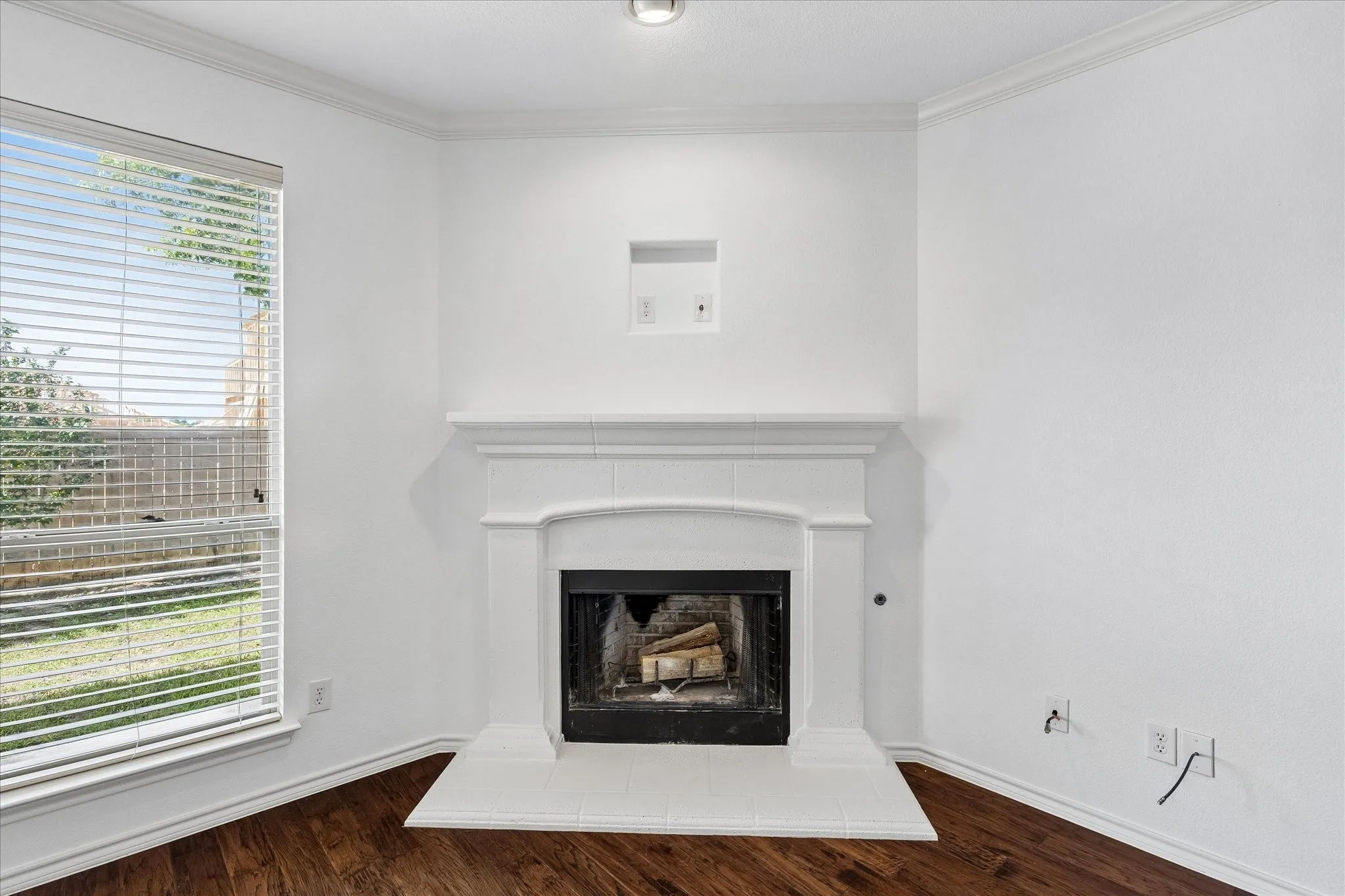 Single Family Residence For Sale in Tarrant County , 5109 Carnoustie Trail, Arlington, Texas 76001, 3 Bedroom, 2 Bathroom, 2 Garage spaces, 1,864 Sqft, built in 2011, mls#21318756, Real Estate Agent in Arlington, Homes For Sale in Tarrant county, Homes For Sale in Arlington, Realtor in Arlington Texas, Real Estate Brokerage Independent Realty Texas, Luminita Cordes Realtor