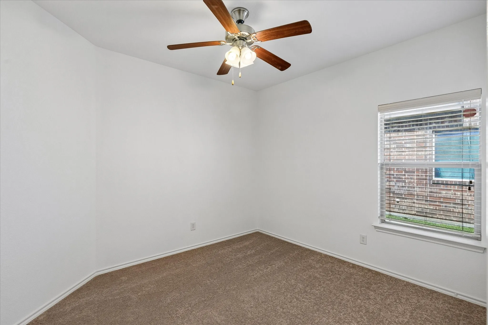 Single Family Residence For Sale in Tarrant County , 5109 Carnoustie Trail, Arlington, Texas 76001, 3 Bedroom, 2 Bathroom, 2 Garage spaces, 1,864 Sqft, built in 2011, mls#21318756, Real Estate Agent in Arlington, Homes For Sale in Tarrant county, Homes For Sale in Arlington, Realtor in Arlington Texas, Real Estate Brokerage Independent Realty Texas, Luminita Cordes Realtor