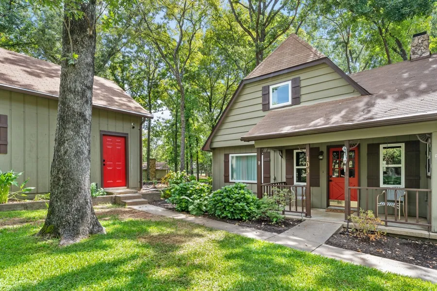 Single Family Residence For Sale in Henderson County , 103 Deer Island Road, Mabank, Texas 75156, 4 Bedroom, 2 Bathroom, 4 Garage spaces, 3,166 Sqft, built in 1975, mls#21318792, Real Estate Agent in Mabank, Homes For Sale in Henderson county, Homes For Sale in Mabank, Realtor in Mabank Texas, Real Estate Brokerage Independent Realty Texas, Luminita Cordes Realtor