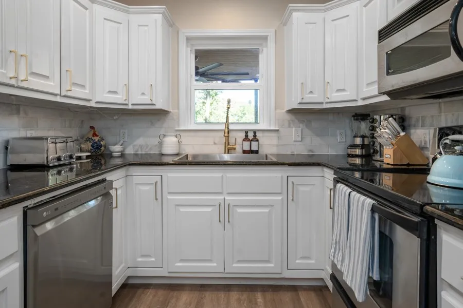 Single Family Residence For Sale in Henderson County , 103 Deer Island Road, Mabank, Texas 75156, 4 Bedroom, 2 Bathroom, 4 Garage spaces, 3,166 Sqft, built in 1975, mls#21318792, Real Estate Agent in Mabank, Homes For Sale in Henderson county, Homes For Sale in Mabank, Realtor in Mabank Texas, Real Estate Brokerage Independent Realty Texas, Luminita Cordes Realtor