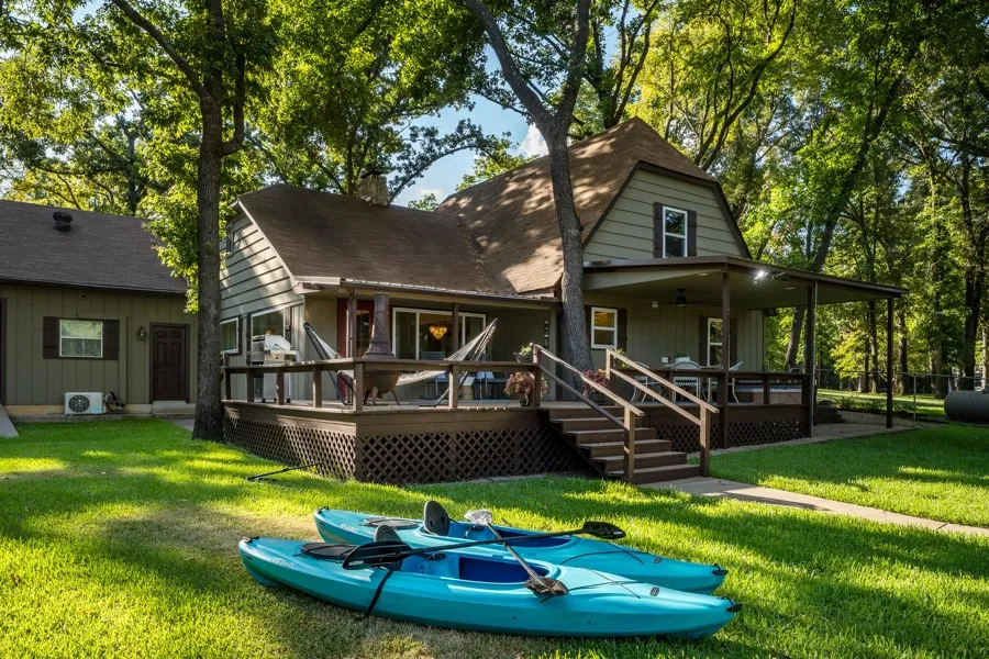Single Family Residence For Sale in Henderson County , 103 Deer Island Road, Mabank, Texas 75156, 4 Bedroom, 2 Bathroom, 4 Garage spaces, 3,166 Sqft, built in 1975, mls#21318792, Real Estate Agent in Mabank, Homes For Sale in Henderson county, Homes For Sale in Mabank, Realtor in Mabank Texas, Real Estate Brokerage Independent Realty Texas, Luminita Cordes Realtor