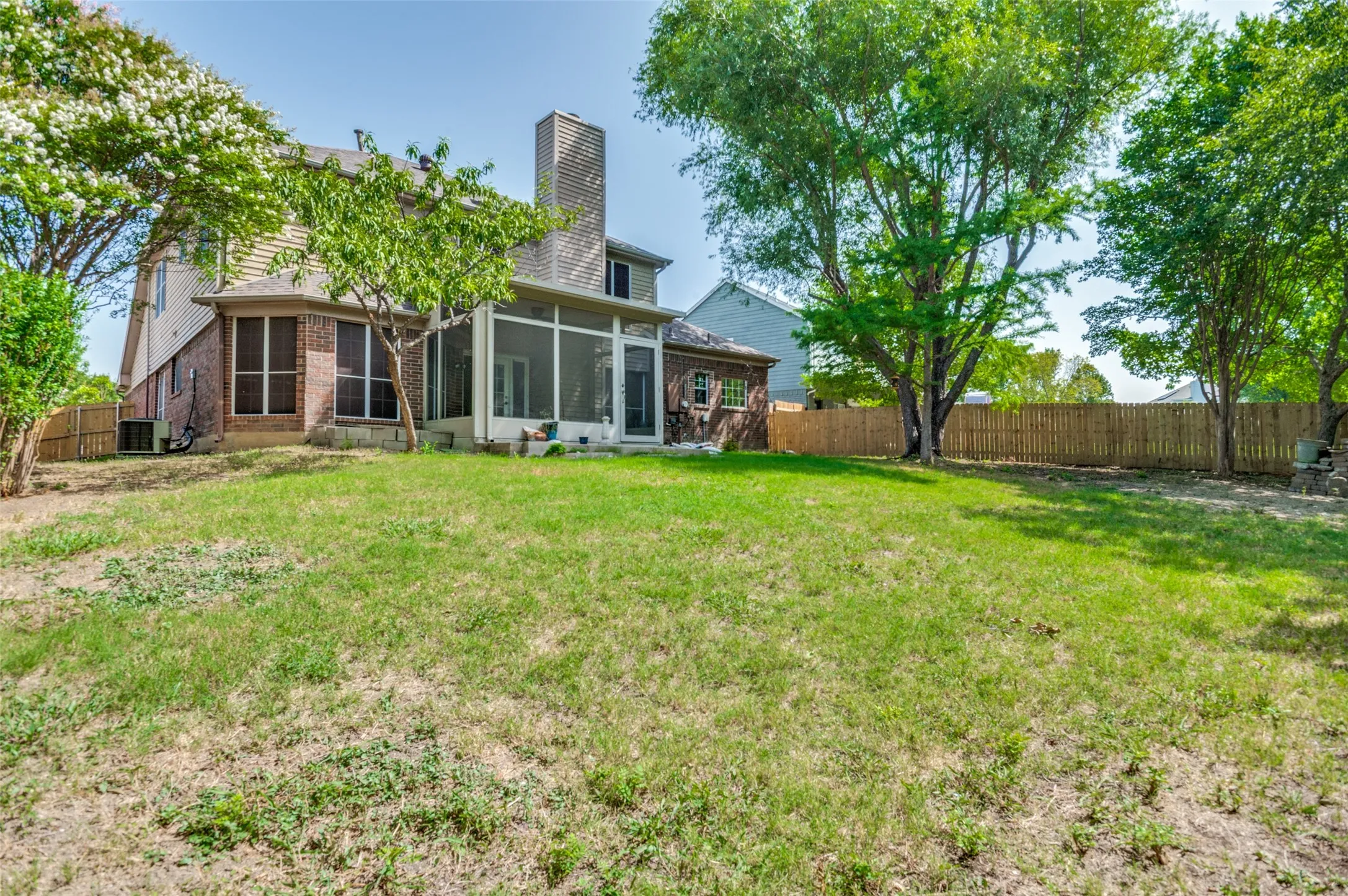 Single Family Residence For Rent in Dallas County , 8420 Creekbluff Drive, Dallas, Texas 75249, 4 Bedroom, 3 Bathroom, 2 Garage spaces, 2,572 Sqft, built in 1988, mls#21318794, Real Estate Agent in Dallas, Homes For Rent in Dallas county, Homes For Rent in Dallas, Realtor in Dallas Texas, Real Estate Brokerage Independent Realty Texas, Luminita Cordes Realtor