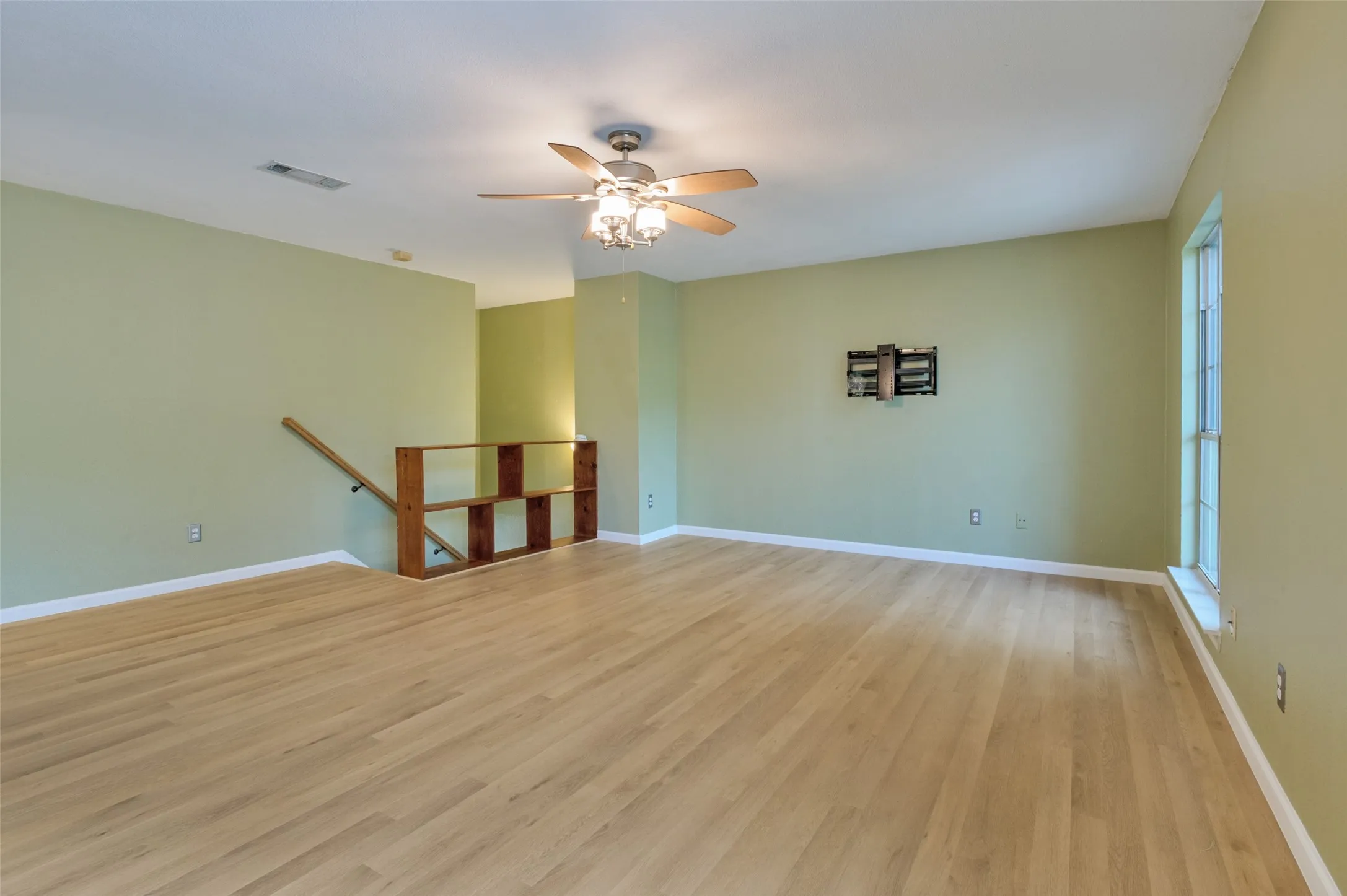 Single Family Residence For Rent in Dallas County , 8420 Creekbluff Drive, Dallas, Texas 75249, 4 Bedroom, 3 Bathroom, 2 Garage spaces, 2,572 Sqft, built in 1988, mls#21318794, Real Estate Agent in Dallas, Homes For Rent in Dallas county, Homes For Rent in Dallas, Realtor in Dallas Texas, Real Estate Brokerage Independent Realty Texas, Luminita Cordes Realtor