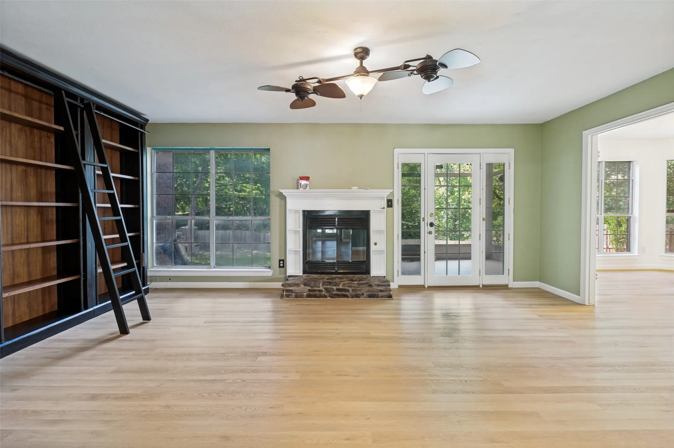 Single Family Residence For Rent in Dallas County , 8420 Creekbluff Drive, Dallas, Texas 75249, 4 Bedroom, 3 Bathroom, 2 Garage spaces, 2,572 Sqft, built in 1988, mls#21318794, Real Estate Agent in Dallas, Homes For Rent in Dallas county, Homes For Rent in Dallas, Realtor in Dallas Texas, Real Estate Brokerage Independent Realty Texas, Luminita Cordes Realtor