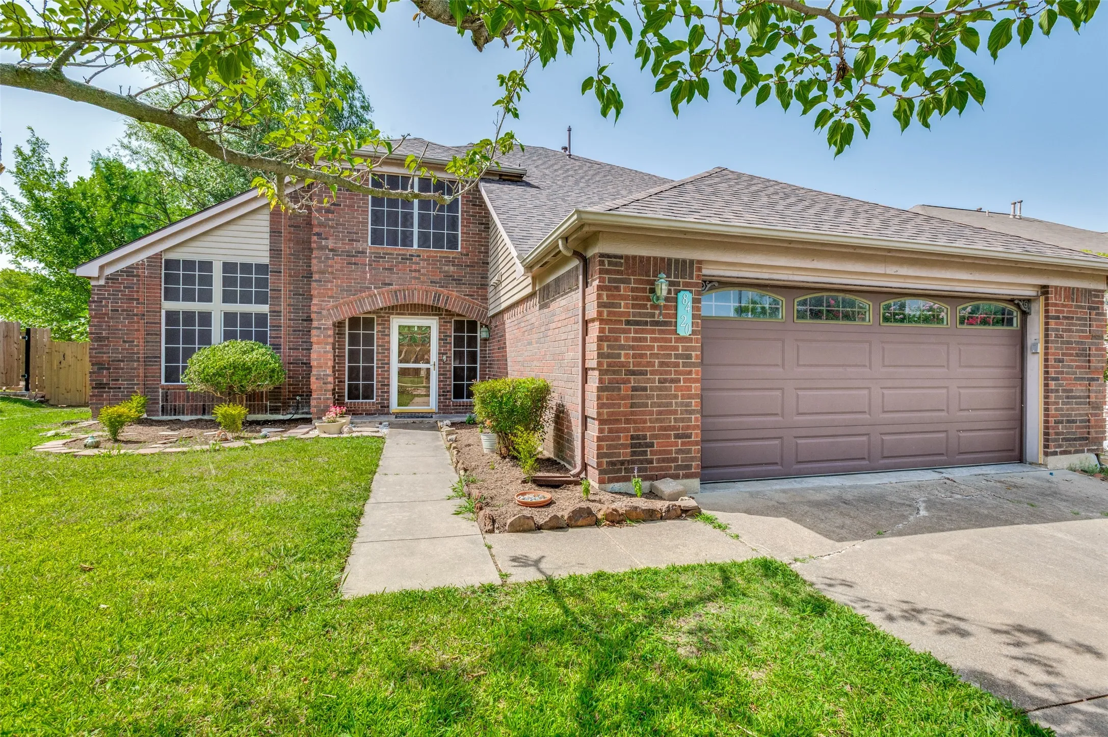 Single Family Residence For Rent in Dallas County , 8420 Creekbluff Drive, Dallas, Texas 75249, 4 Bedroom, 3 Bathroom, 2 Garage spaces, 2,572 Sqft, built in 1988, mls#21318794, Real Estate Agent in Dallas, Homes For Rent in Dallas county, Homes For Rent in Dallas, Realtor in Dallas Texas, Real Estate Brokerage Independent Realty Texas, Luminita Cordes Realtor