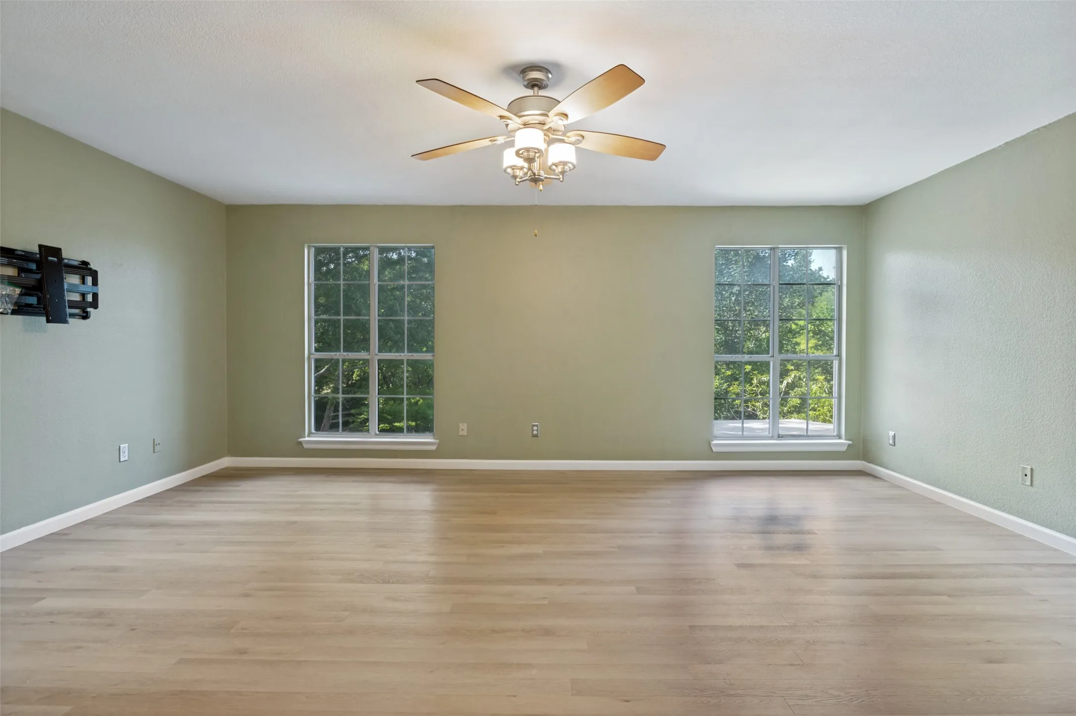 Single Family Residence For Rent in Dallas County , 8420 Creekbluff Drive, Dallas, Texas 75249, 4 Bedroom, 3 Bathroom, 2 Garage spaces, 2,572 Sqft, built in 1988, mls#21318794, Real Estate Agent in Dallas, Homes For Rent in Dallas county, Homes For Rent in Dallas, Realtor in Dallas Texas, Real Estate Brokerage Independent Realty Texas, Luminita Cordes Realtor
