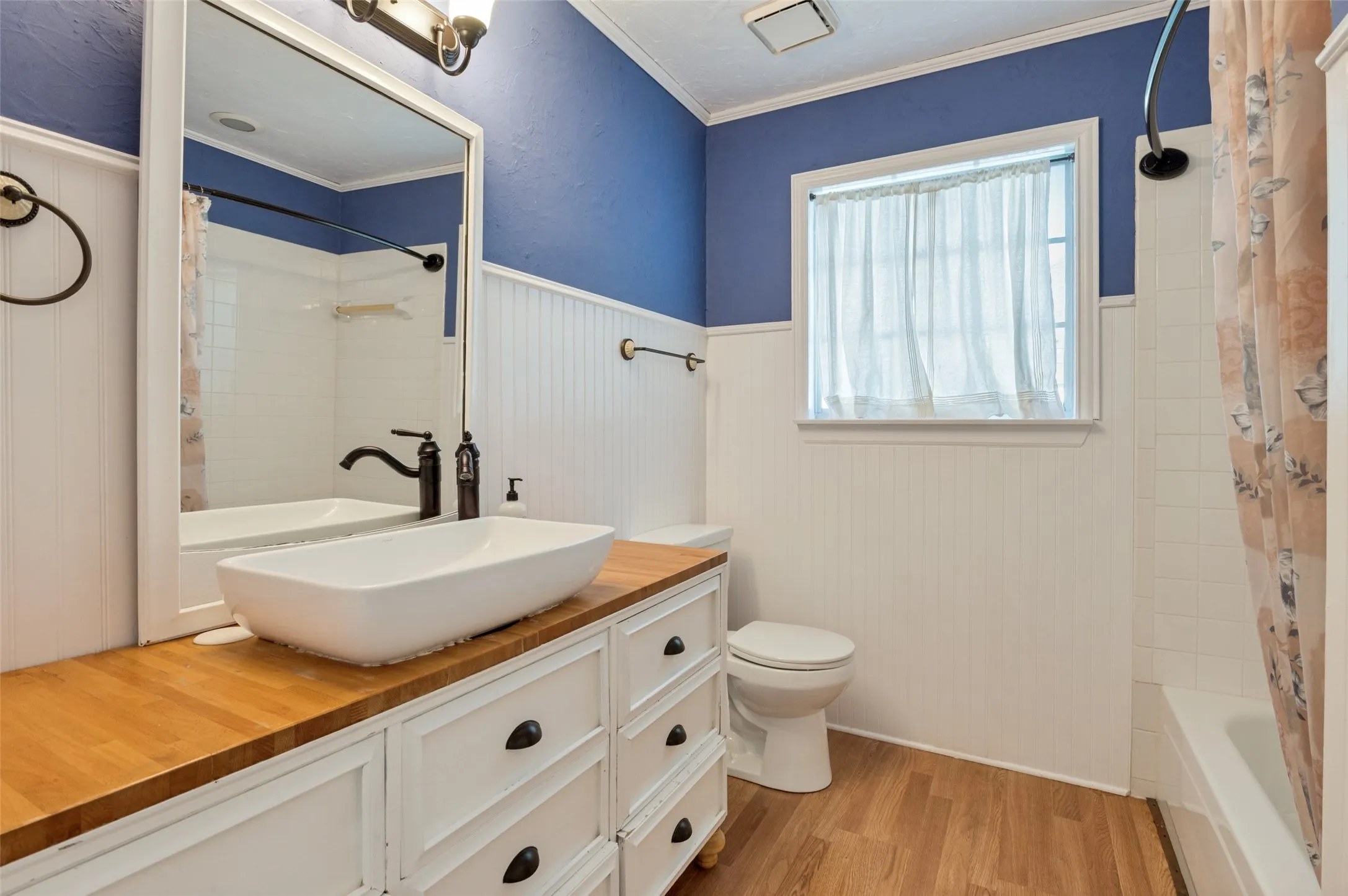Single Family Residence For Rent in Dallas County , 8420 Creekbluff Drive, Dallas, Texas 75249, 4 Bedroom, 3 Bathroom, 2 Garage spaces, 2,572 Sqft, built in 1988, mls#21318794, Real Estate Agent in Dallas, Homes For Rent in Dallas county, Homes For Rent in Dallas, Realtor in Dallas Texas, Real Estate Brokerage Independent Realty Texas, Luminita Cordes Realtor