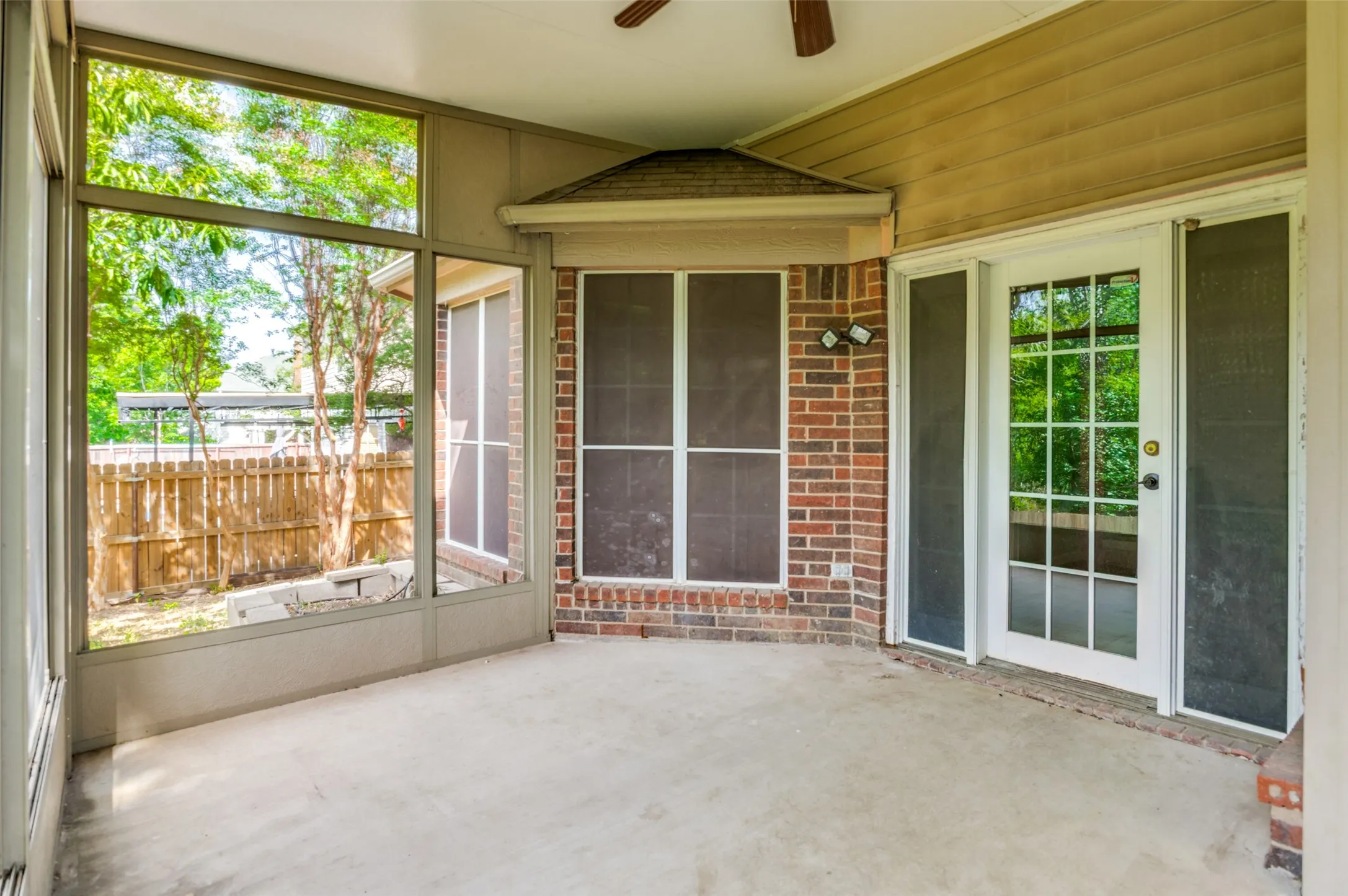 Single Family Residence For Rent in Dallas County , 8420 Creekbluff Drive, Dallas, Texas 75249, 4 Bedroom, 3 Bathroom, 2 Garage spaces, 2,572 Sqft, built in 1988, mls#21318794, Real Estate Agent in Dallas, Homes For Rent in Dallas county, Homes For Rent in Dallas, Realtor in Dallas Texas, Real Estate Brokerage Independent Realty Texas, Luminita Cordes Realtor