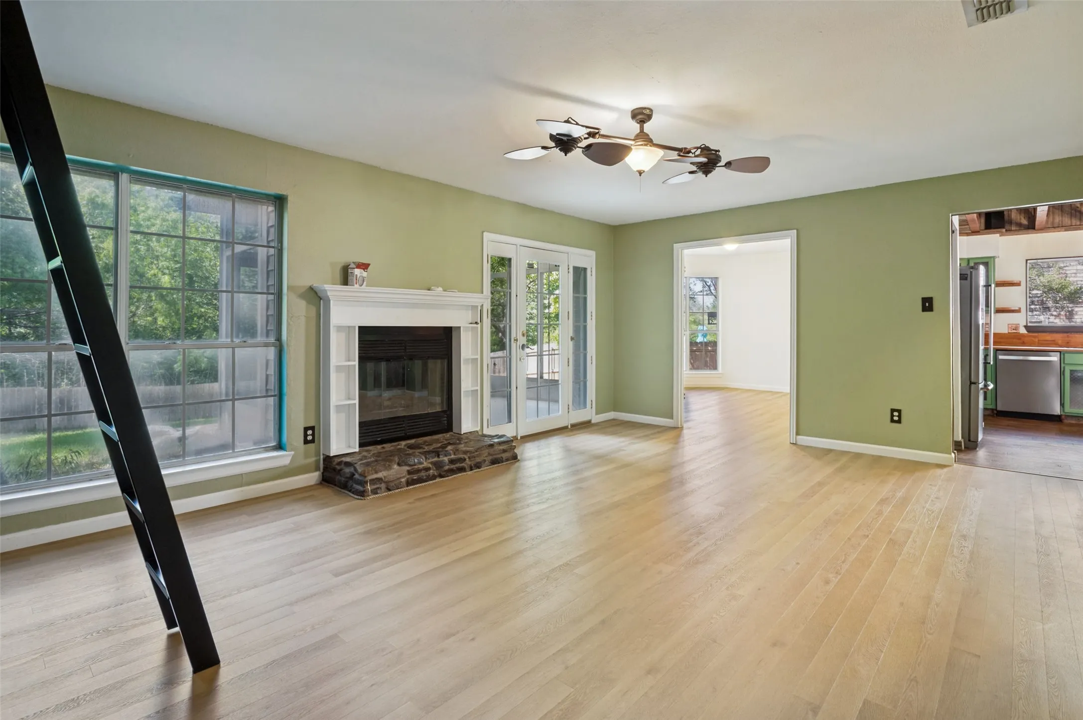 Single Family Residence For Rent in Dallas County , 8420 Creekbluff Drive, Dallas, Texas 75249, 4 Bedroom, 3 Bathroom, 2 Garage spaces, 2,572 Sqft, built in 1988, mls#21318794, Real Estate Agent in Dallas, Homes For Rent in Dallas county, Homes For Rent in Dallas, Realtor in Dallas Texas, Real Estate Brokerage Independent Realty Texas, Luminita Cordes Realtor