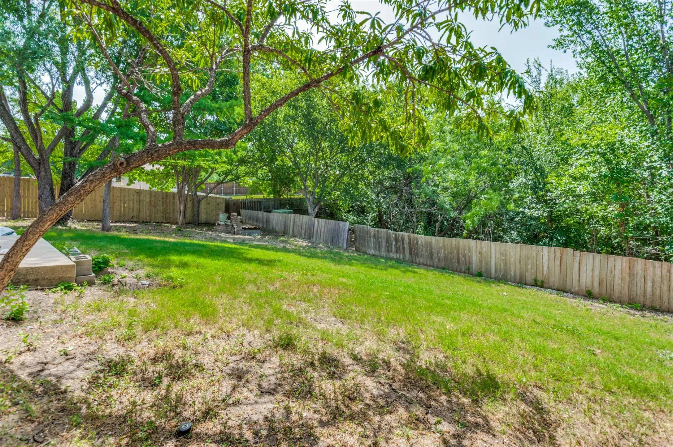 Single Family Residence For Rent in Dallas County , 8420 Creekbluff Drive, Dallas, Texas 75249, 4 Bedroom, 3 Bathroom, 2 Garage spaces, 2,572 Sqft, built in 1988, mls#21318794, Real Estate Agent in Dallas, Homes For Rent in Dallas county, Homes For Rent in Dallas, Realtor in Dallas Texas, Real Estate Brokerage Independent Realty Texas, Luminita Cordes Realtor