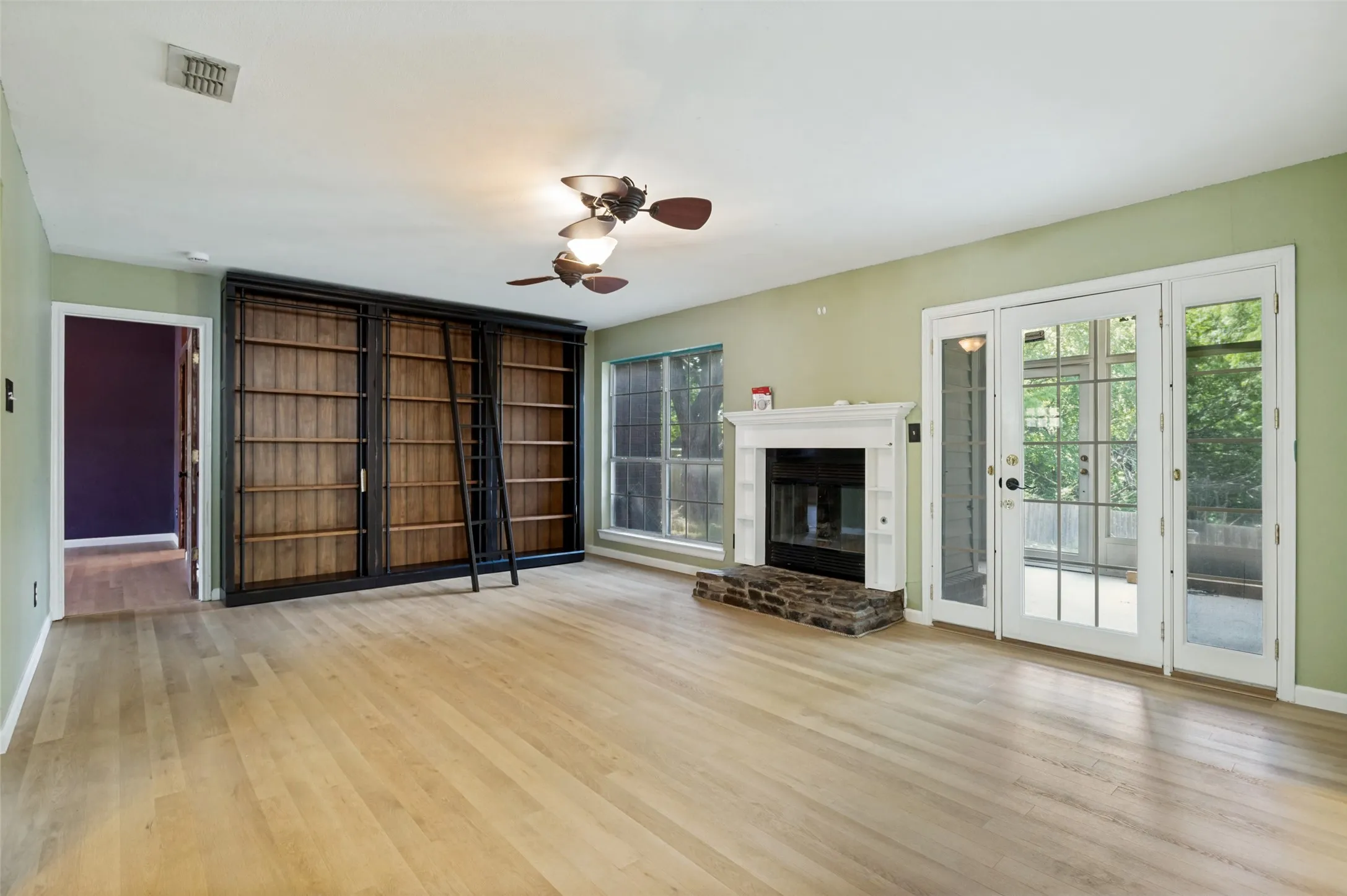 Single Family Residence For Rent in Dallas County , 8420 Creekbluff Drive, Dallas, Texas 75249, 4 Bedroom, 3 Bathroom, 2 Garage spaces, 2,572 Sqft, built in 1988, mls#21318794, Real Estate Agent in Dallas, Homes For Rent in Dallas county, Homes For Rent in Dallas, Realtor in Dallas Texas, Real Estate Brokerage Independent Realty Texas, Luminita Cordes Realtor