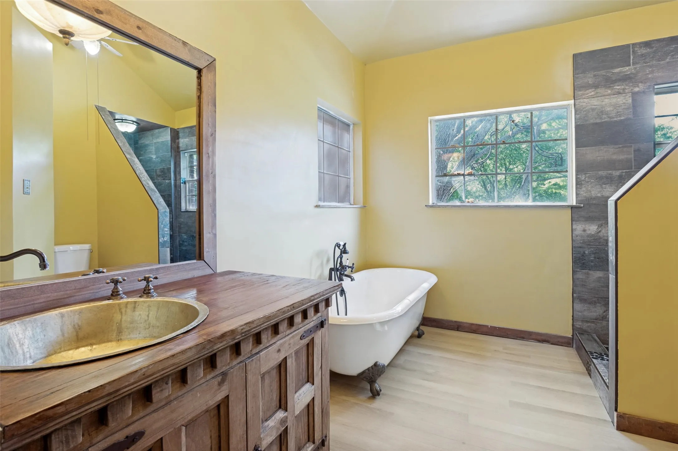 Single Family Residence For Rent in Dallas County , 8420 Creekbluff Drive, Dallas, Texas 75249, 4 Bedroom, 3 Bathroom, 2 Garage spaces, 2,572 Sqft, built in 1988, mls#21318794, Real Estate Agent in Dallas, Homes For Rent in Dallas county, Homes For Rent in Dallas, Realtor in Dallas Texas, Real Estate Brokerage Independent Realty Texas, Luminita Cordes Realtor