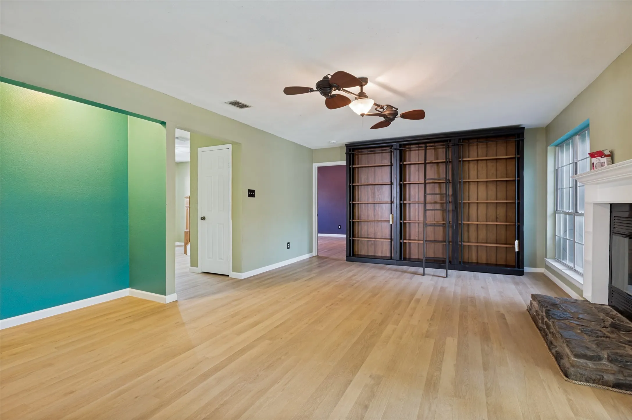 Single Family Residence For Rent in Dallas County , 8420 Creekbluff Drive, Dallas, Texas 75249, 4 Bedroom, 3 Bathroom, 2 Garage spaces, 2,572 Sqft, built in 1988, mls#21318794, Real Estate Agent in Dallas, Homes For Rent in Dallas county, Homes For Rent in Dallas, Realtor in Dallas Texas, Real Estate Brokerage Independent Realty Texas, Luminita Cordes Realtor