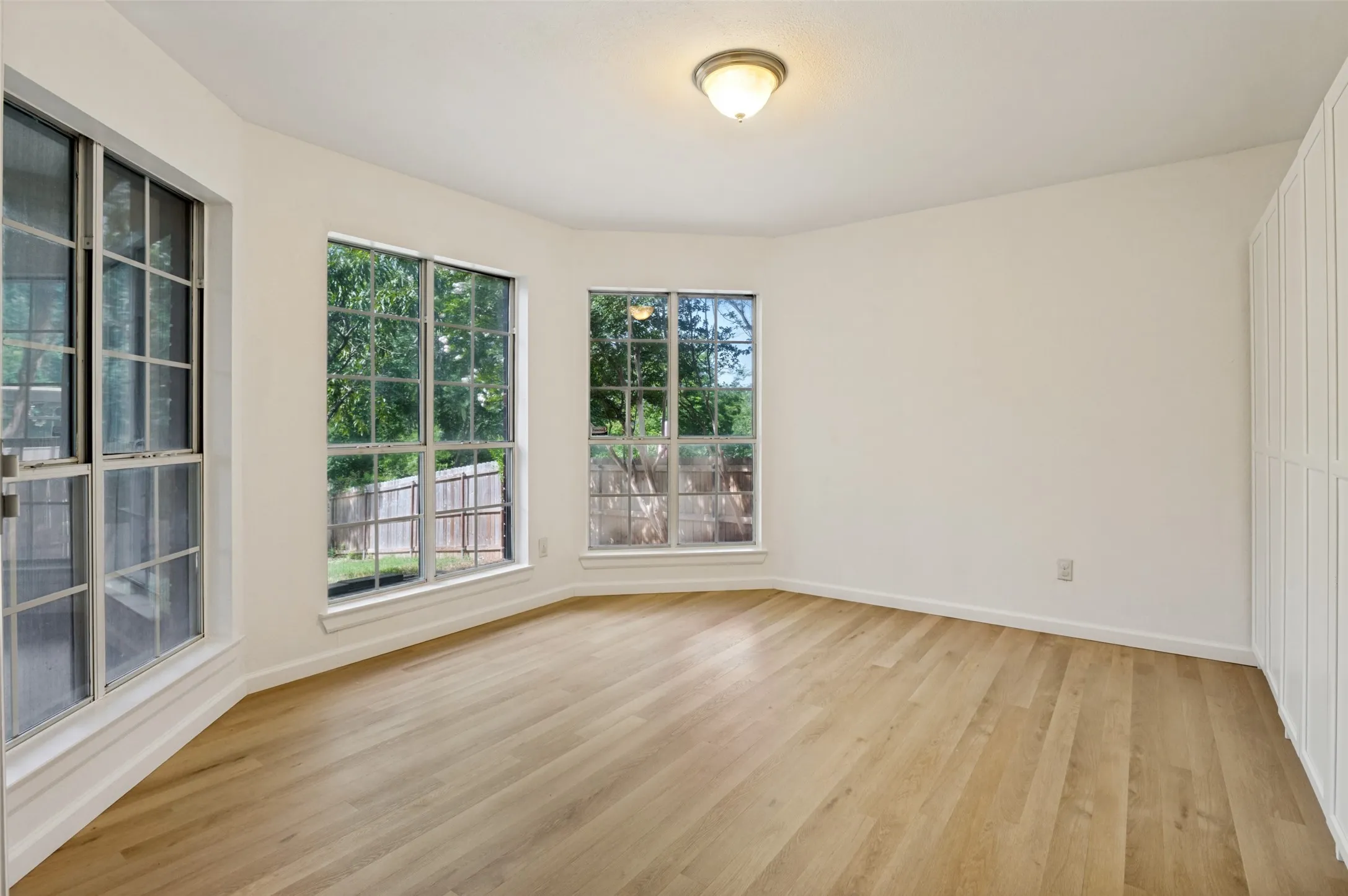 Single Family Residence For Rent in Dallas County , 8420 Creekbluff Drive, Dallas, Texas 75249, 4 Bedroom, 3 Bathroom, 2 Garage spaces, 2,572 Sqft, built in 1988, mls#21318794, Real Estate Agent in Dallas, Homes For Rent in Dallas county, Homes For Rent in Dallas, Realtor in Dallas Texas, Real Estate Brokerage Independent Realty Texas, Luminita Cordes Realtor