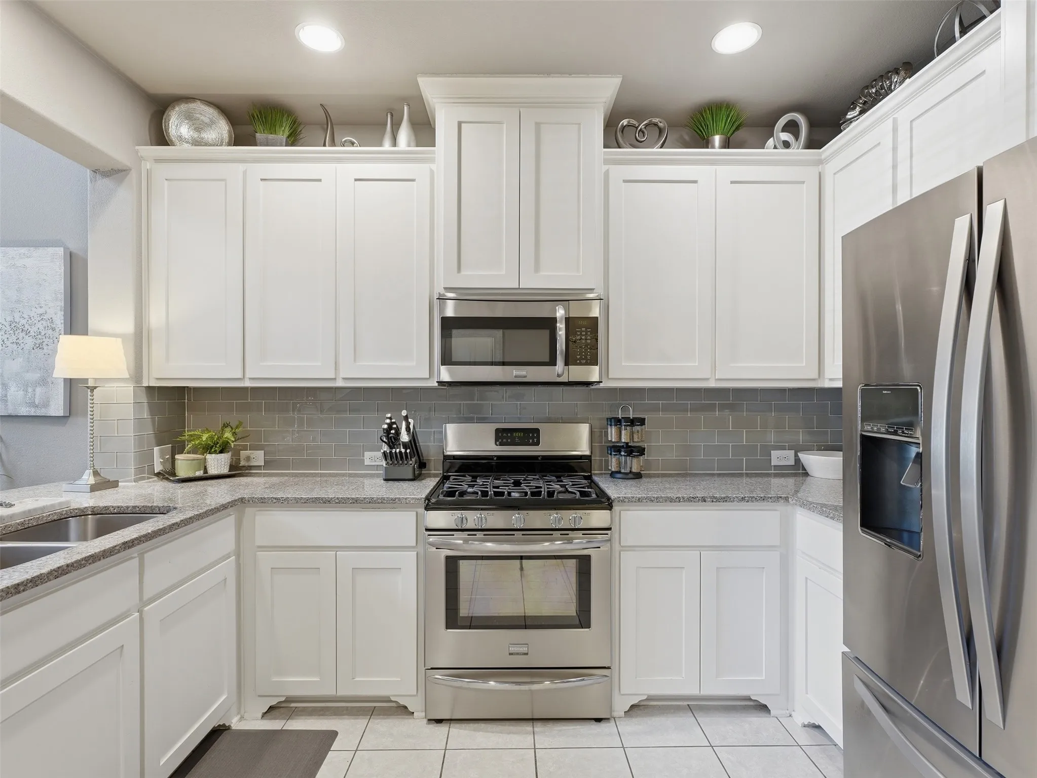 Townhouse For Sale in Tarrant County , 3915 Cascade Sky Drive, Arlington, Texas 76005, 2 Bedroom, 3 Bathroom, 2 Garage spaces, 1,399 Sqft, built in 2014, mls#21318799, Real Estate Agent in Arlington, Homes For Sale in Tarrant county, Homes For Sale in Arlington, Realtor in Arlington Texas, Real Estate Brokerage Independent Realty Texas, Luminita Cordes Realtor
