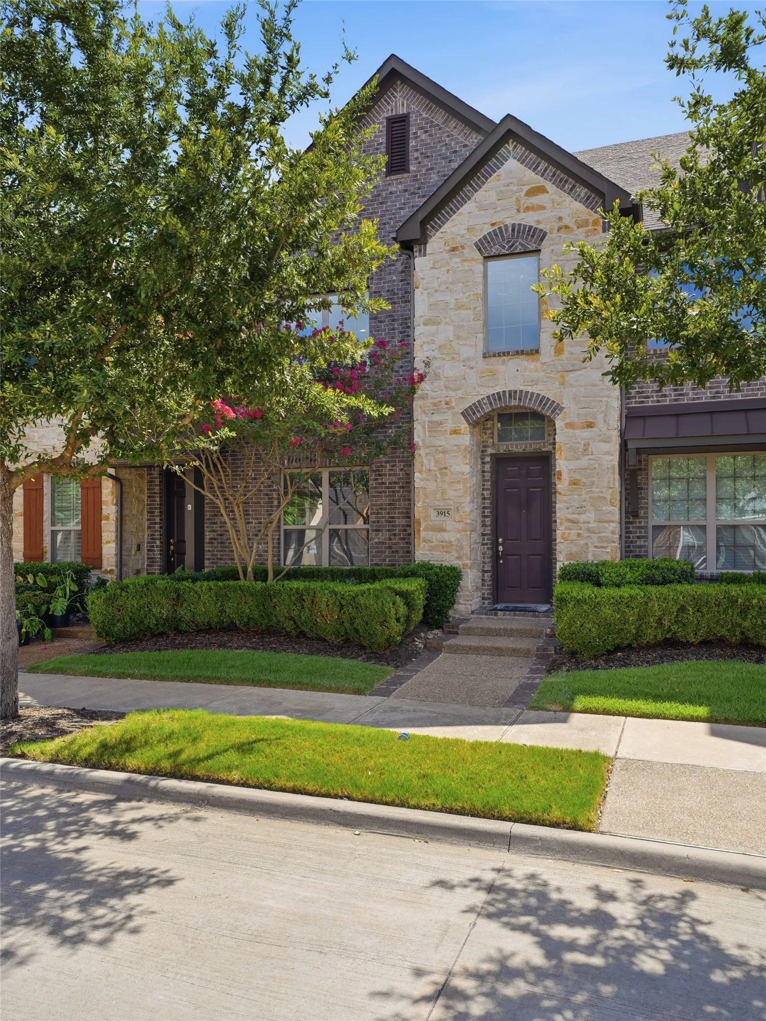 Townhouse For Sale in Tarrant County , 3915 Cascade Sky Drive, Arlington, Texas 76005, 2 Bedroom, 3 Bathroom, 2 Garage spaces, 1,399 Sqft, built in 2014, mls#21318799, Real Estate Agent in Arlington, Homes For Sale in Tarrant county, Homes For Sale in Arlington, Realtor in Arlington Texas, Real Estate Brokerage Independent Realty Texas, Luminita Cordes Realtor