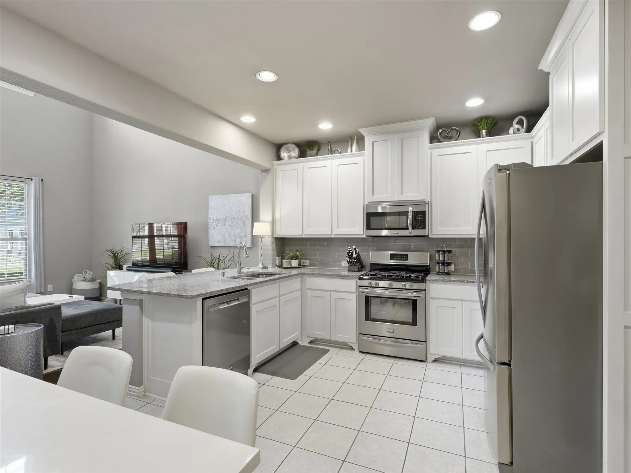 Townhouse For Sale in Tarrant County , 3915 Cascade Sky Drive, Arlington, Texas 76005, 2 Bedroom, 3 Bathroom, 2 Garage spaces, 1,399 Sqft, built in 2014, mls#21318799, Real Estate Agent in Arlington, Homes For Sale in Tarrant county, Homes For Sale in Arlington, Realtor in Arlington Texas, Real Estate Brokerage Independent Realty Texas, Luminita Cordes Realtor
