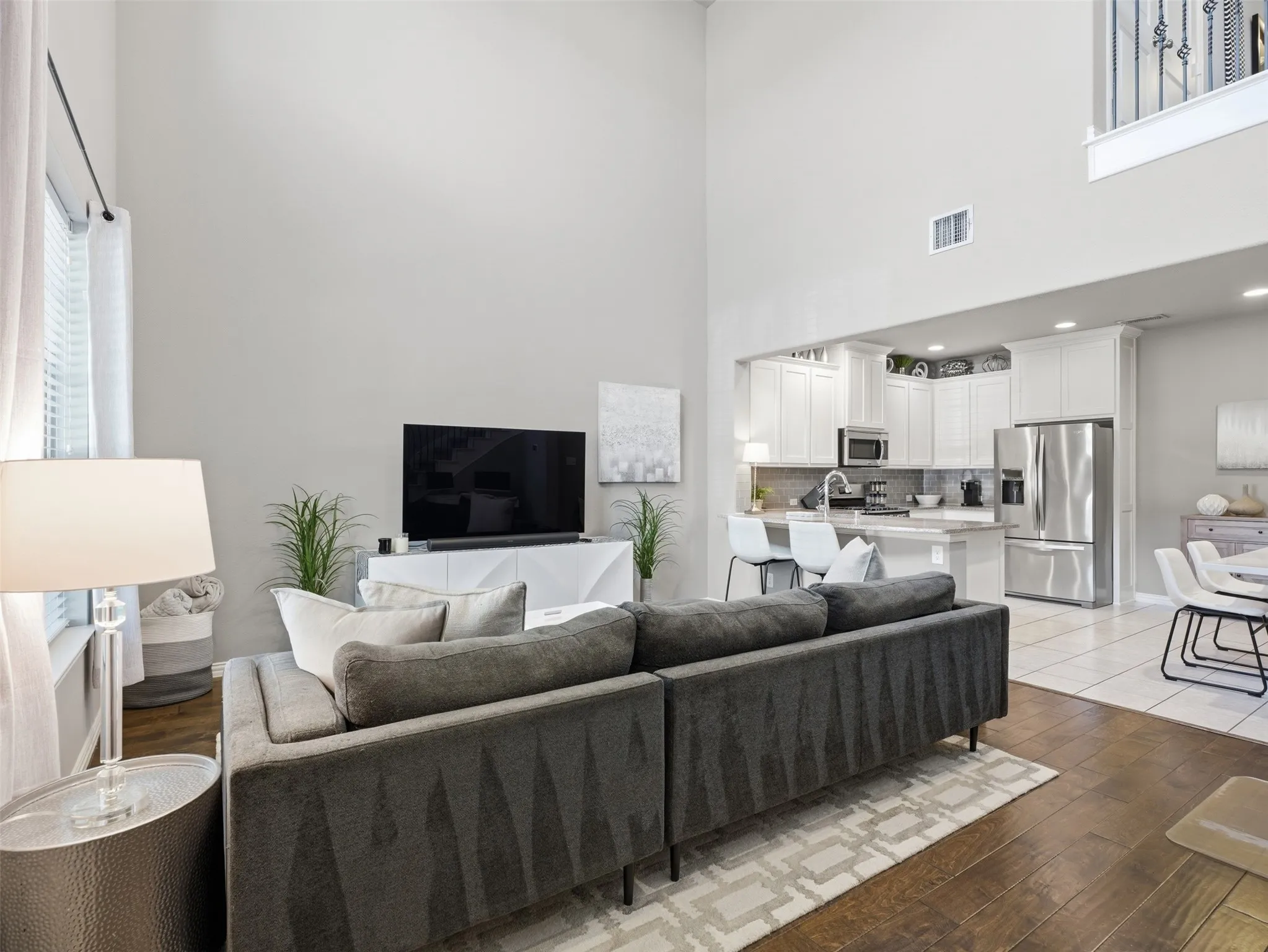 Townhouse For Sale in Tarrant County , 3915 Cascade Sky Drive, Arlington, Texas 76005, 2 Bedroom, 3 Bathroom, 2 Garage spaces, 1,399 Sqft, built in 2014, mls#21318799, Real Estate Agent in Arlington, Homes For Sale in Tarrant county, Homes For Sale in Arlington, Realtor in Arlington Texas, Real Estate Brokerage Independent Realty Texas, Luminita Cordes Realtor