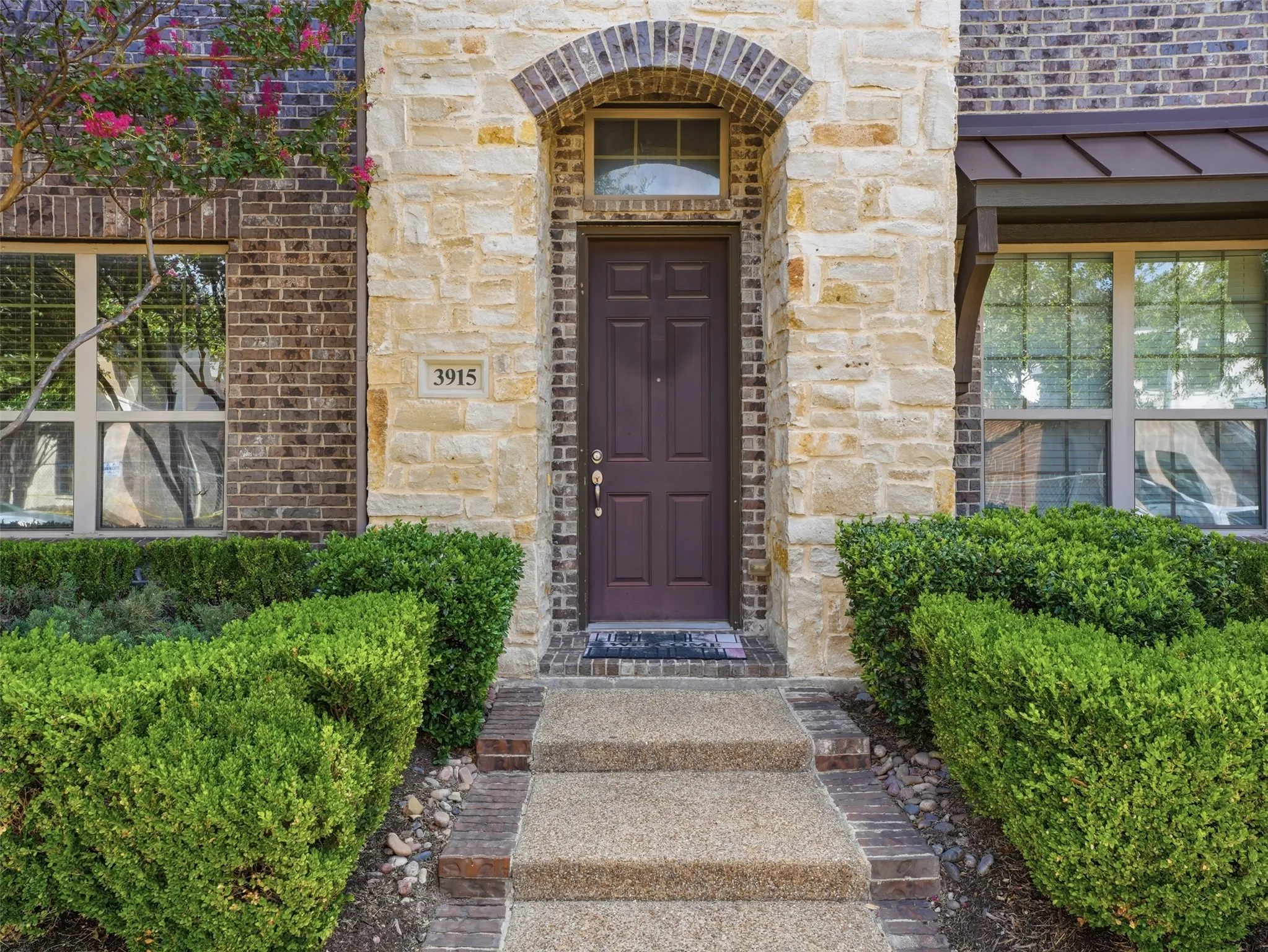 Townhouse For Sale in Tarrant County , 3915 Cascade Sky Drive, Arlington, Texas 76005, 2 Bedroom, 3 Bathroom, 2 Garage spaces, 1,399 Sqft, built in 2014, mls#21318799, Real Estate Agent in Arlington, Homes For Sale in Tarrant county, Homes For Sale in Arlington, Realtor in Arlington Texas, Real Estate Brokerage Independent Realty Texas, Luminita Cordes Realtor