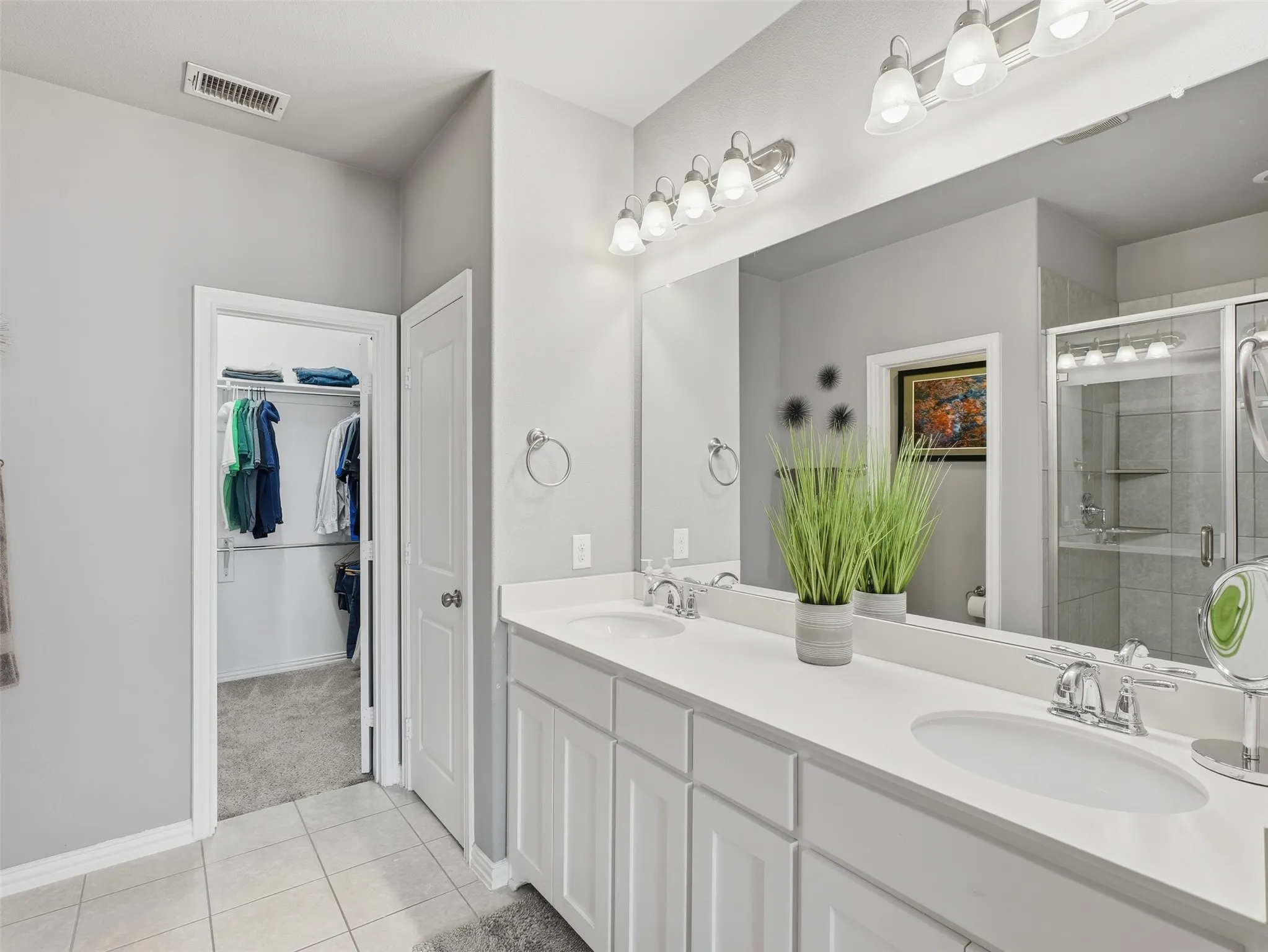 Townhouse For Sale in Tarrant County , 3915 Cascade Sky Drive, Arlington, Texas 76005, 2 Bedroom, 3 Bathroom, 2 Garage spaces, 1,399 Sqft, built in 2014, mls#21318799, Real Estate Agent in Arlington, Homes For Sale in Tarrant county, Homes For Sale in Arlington, Realtor in Arlington Texas, Real Estate Brokerage Independent Realty Texas, Luminita Cordes Realtor