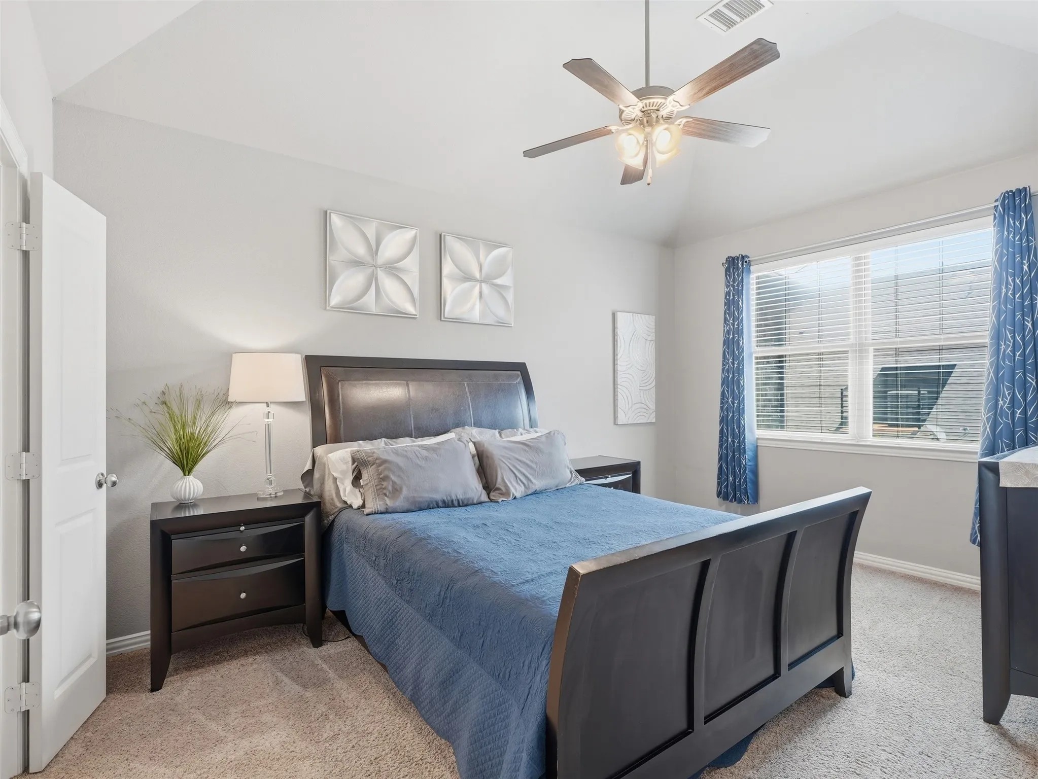 Townhouse For Sale in Tarrant County , 3915 Cascade Sky Drive, Arlington, Texas 76005, 2 Bedroom, 3 Bathroom, 2 Garage spaces, 1,399 Sqft, built in 2014, mls#21318799, Real Estate Agent in Arlington, Homes For Sale in Tarrant county, Homes For Sale in Arlington, Realtor in Arlington Texas, Real Estate Brokerage Independent Realty Texas, Luminita Cordes Realtor